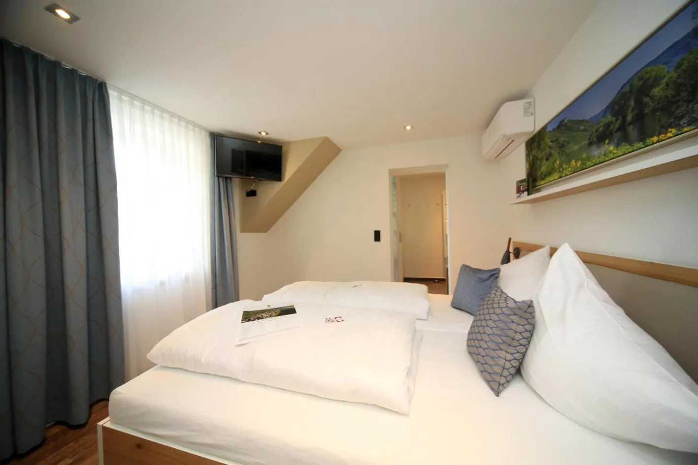 Photo of the whole room, Bed in Hotel Halfenstube & Villa Spa 1894