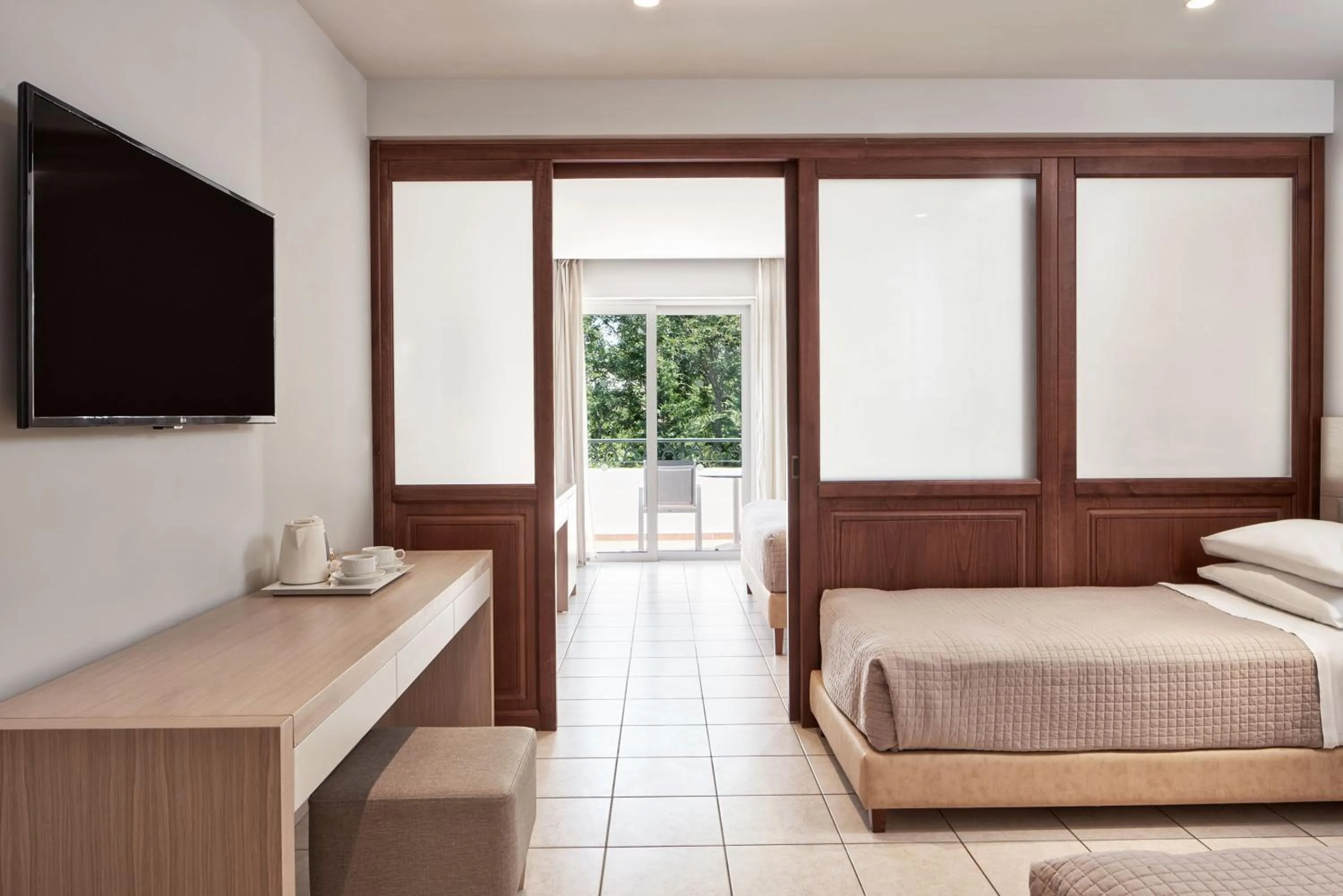 Photo of the whole room, Bed in Porto Bello Royal