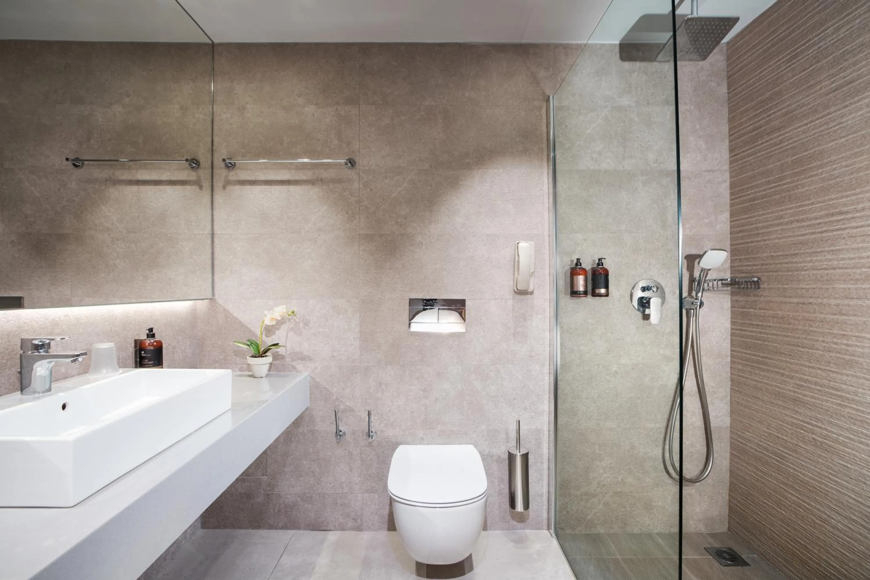 Shower in Porto Bello Royal