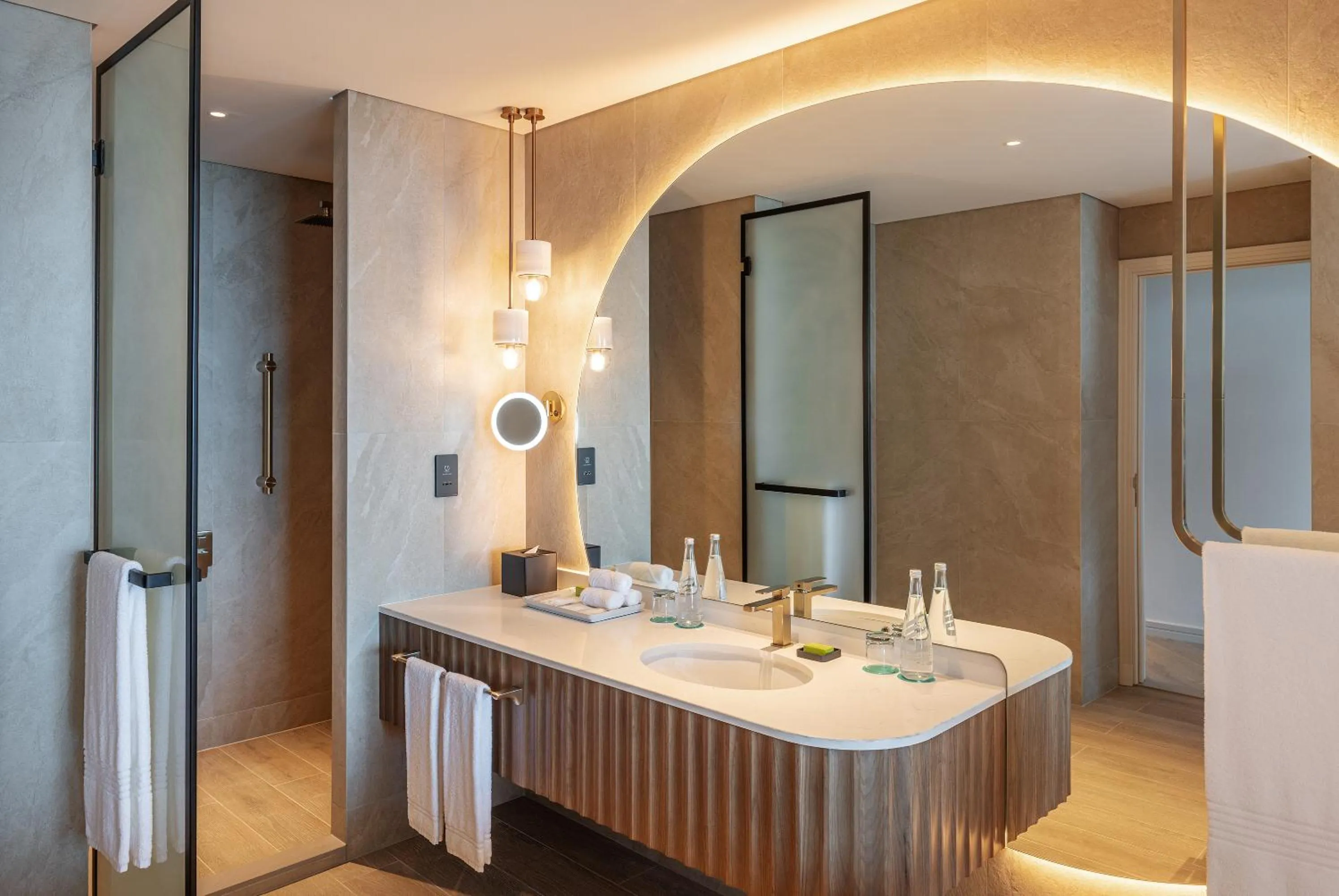 Shower in Le Meridien Al Aqah Beach Resort