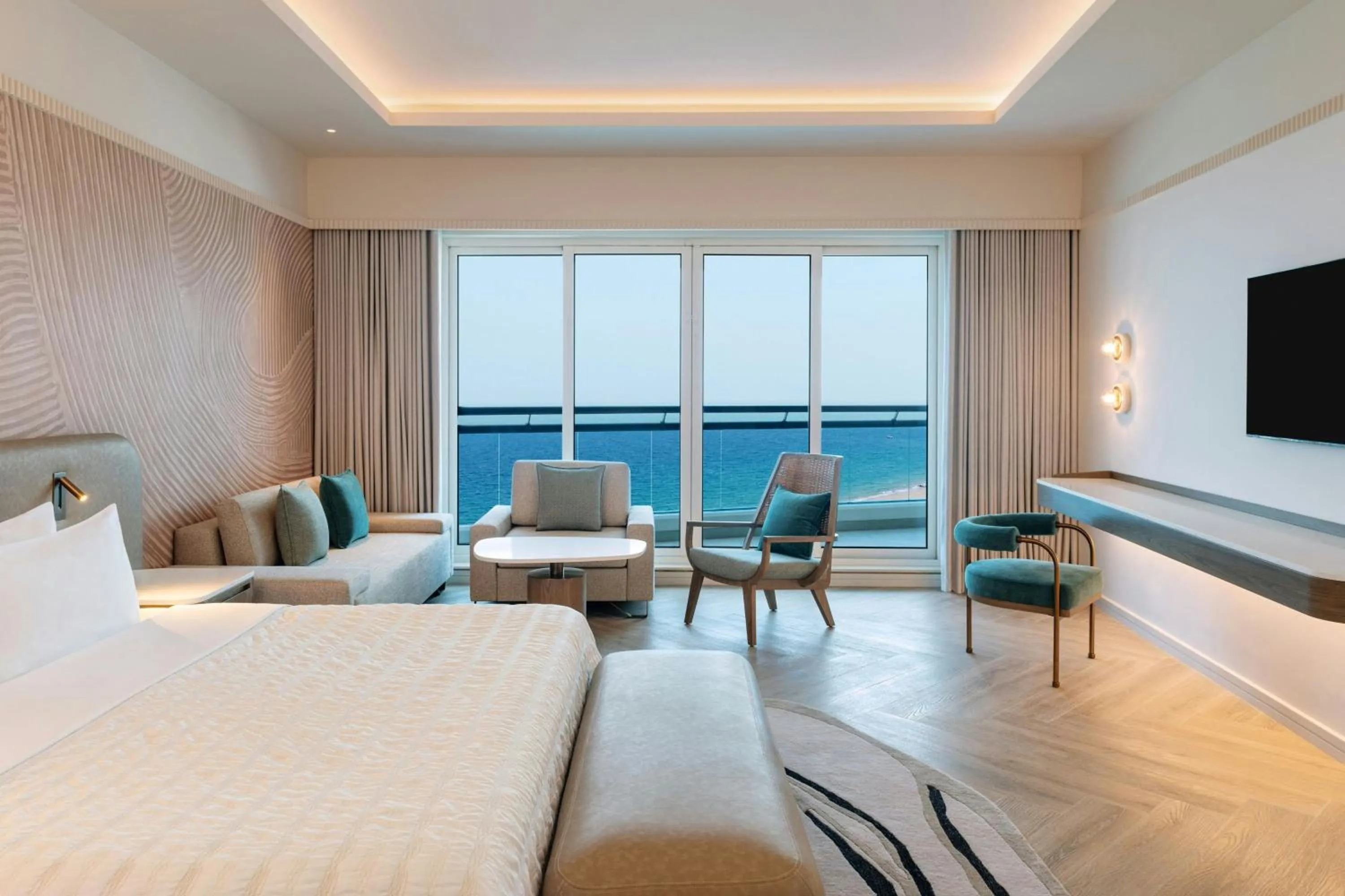 Bedroom, Bed in Le Meridien Al Aqah Beach Resort