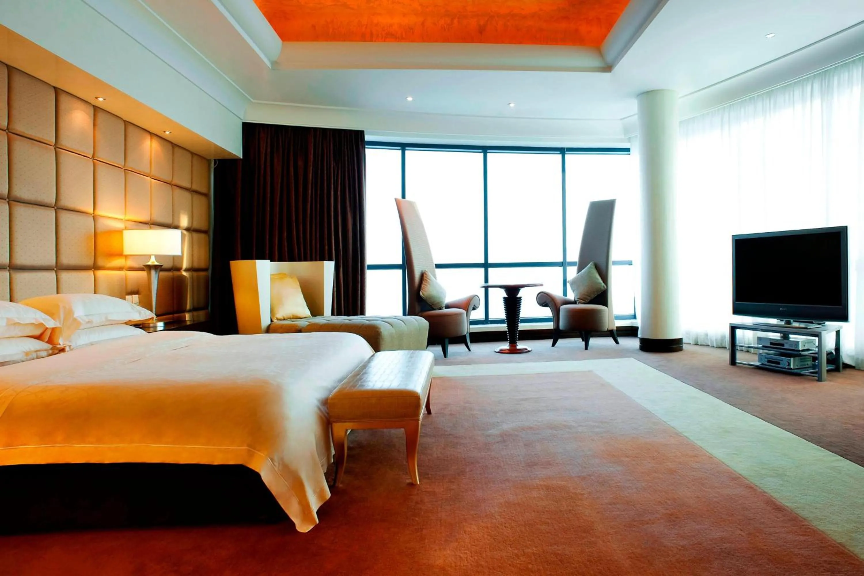 Bedroom, Bed in Le Meridien Al Aqah Beach Resort