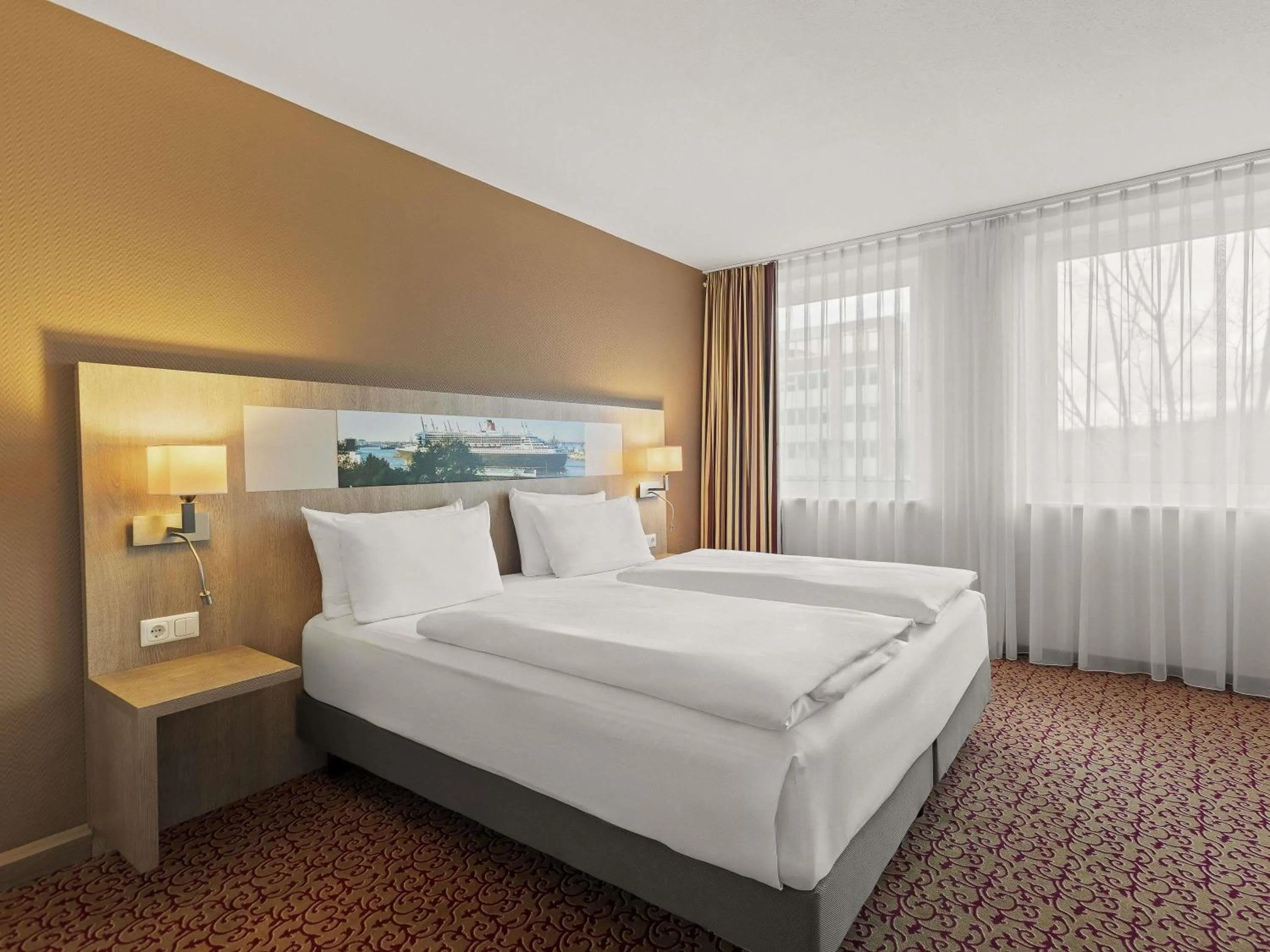 Bed in Mercure Hotel Hamburg am Volkspark