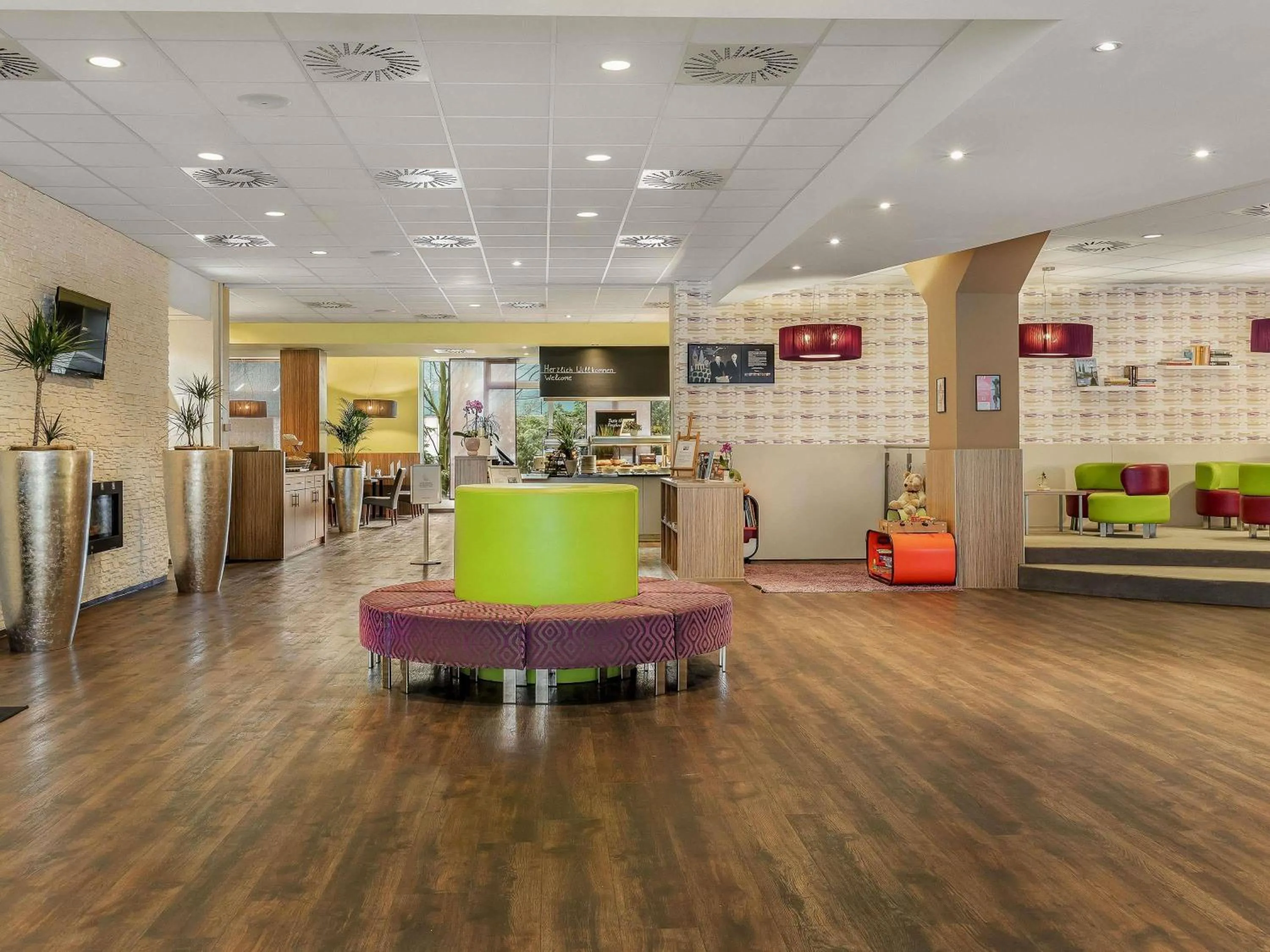 Lobby or reception in Mercure Hotel Hamburg am Volkspark