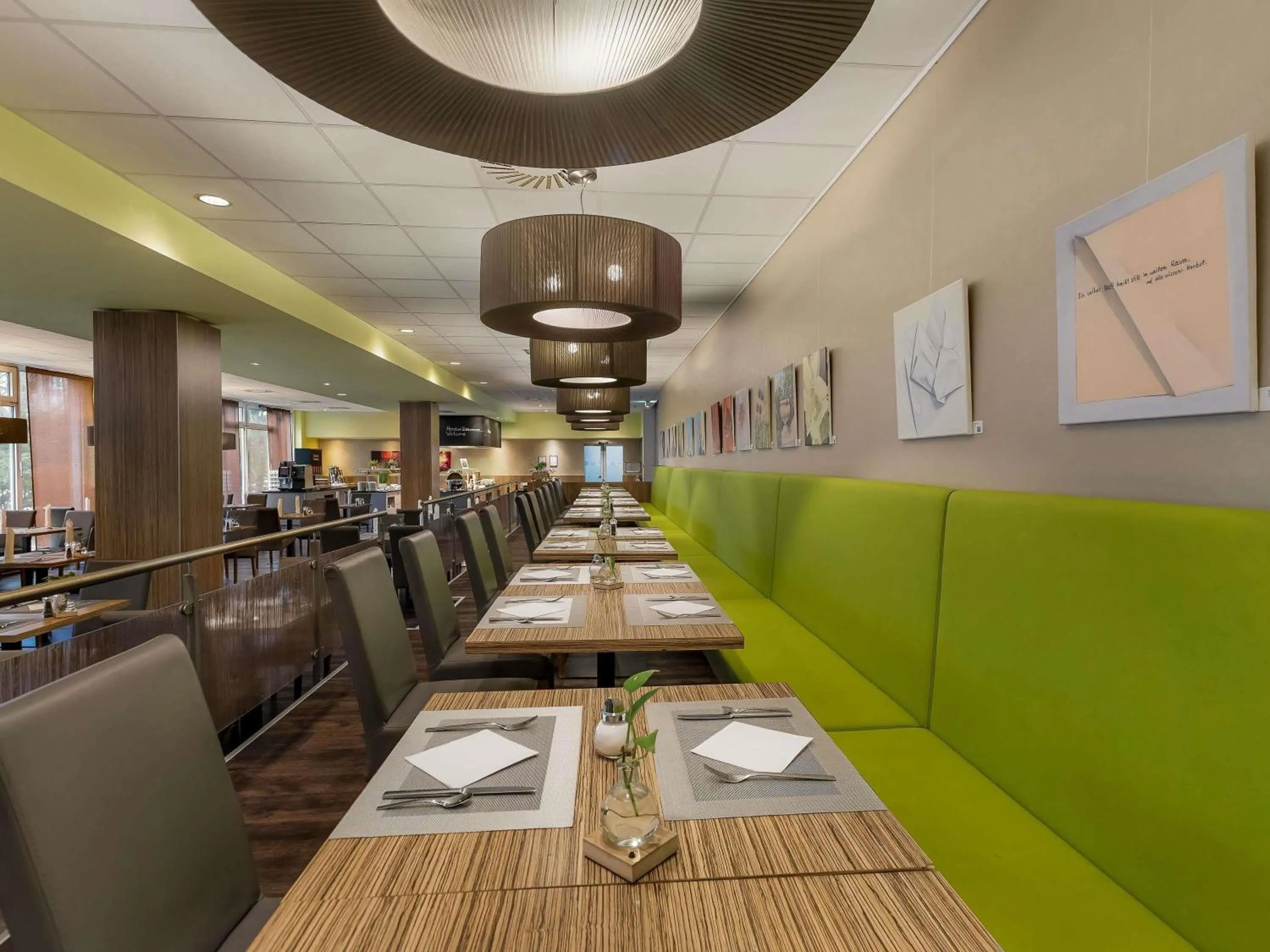 Restaurant/places to eat in Mercure Hotel Hamburg am Volkspark