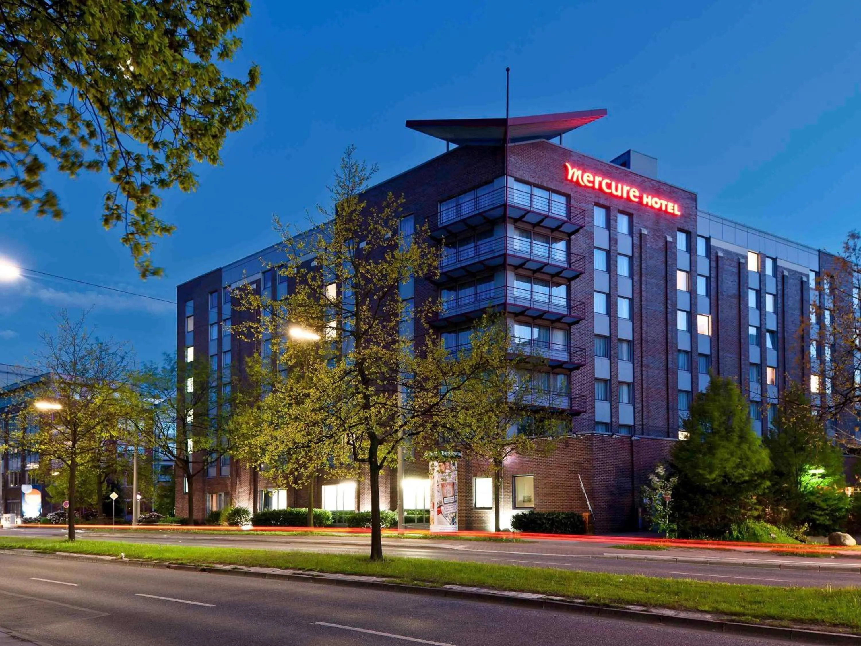 Property building in Mercure Hotel Hamburg am Volkspark