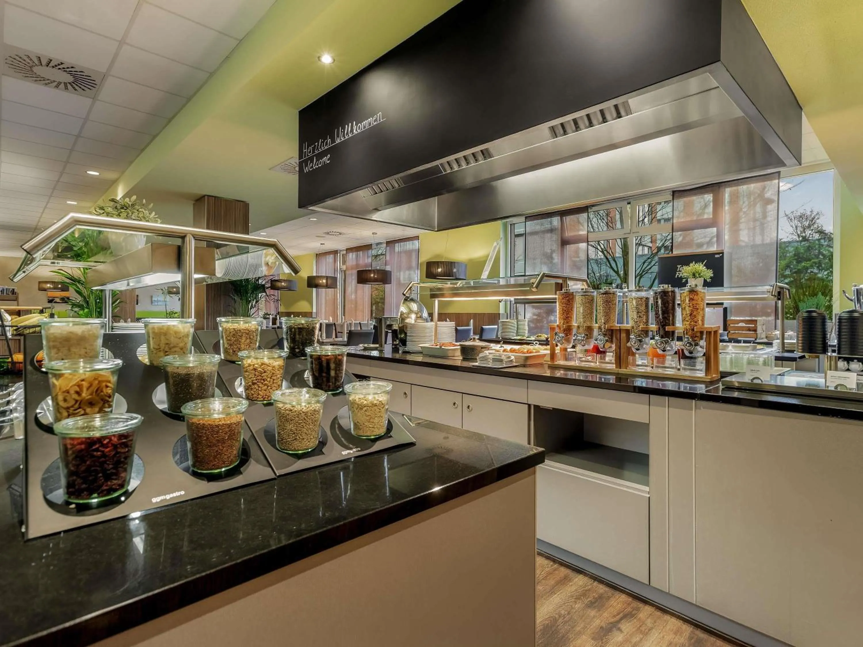 Breakfast in Mercure Hotel Hamburg am Volkspark