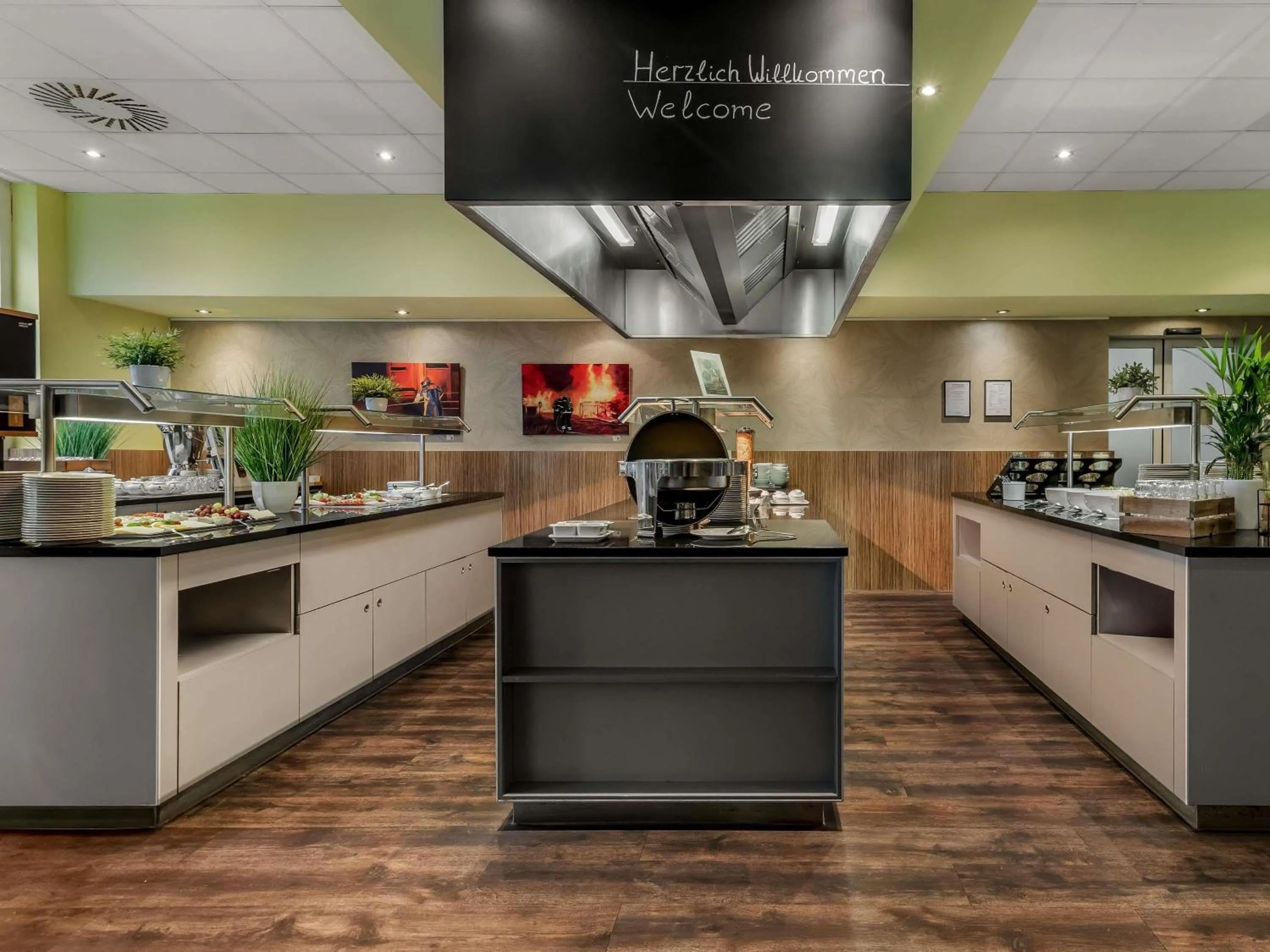 Breakfast in Mercure Hotel Hamburg am Volkspark