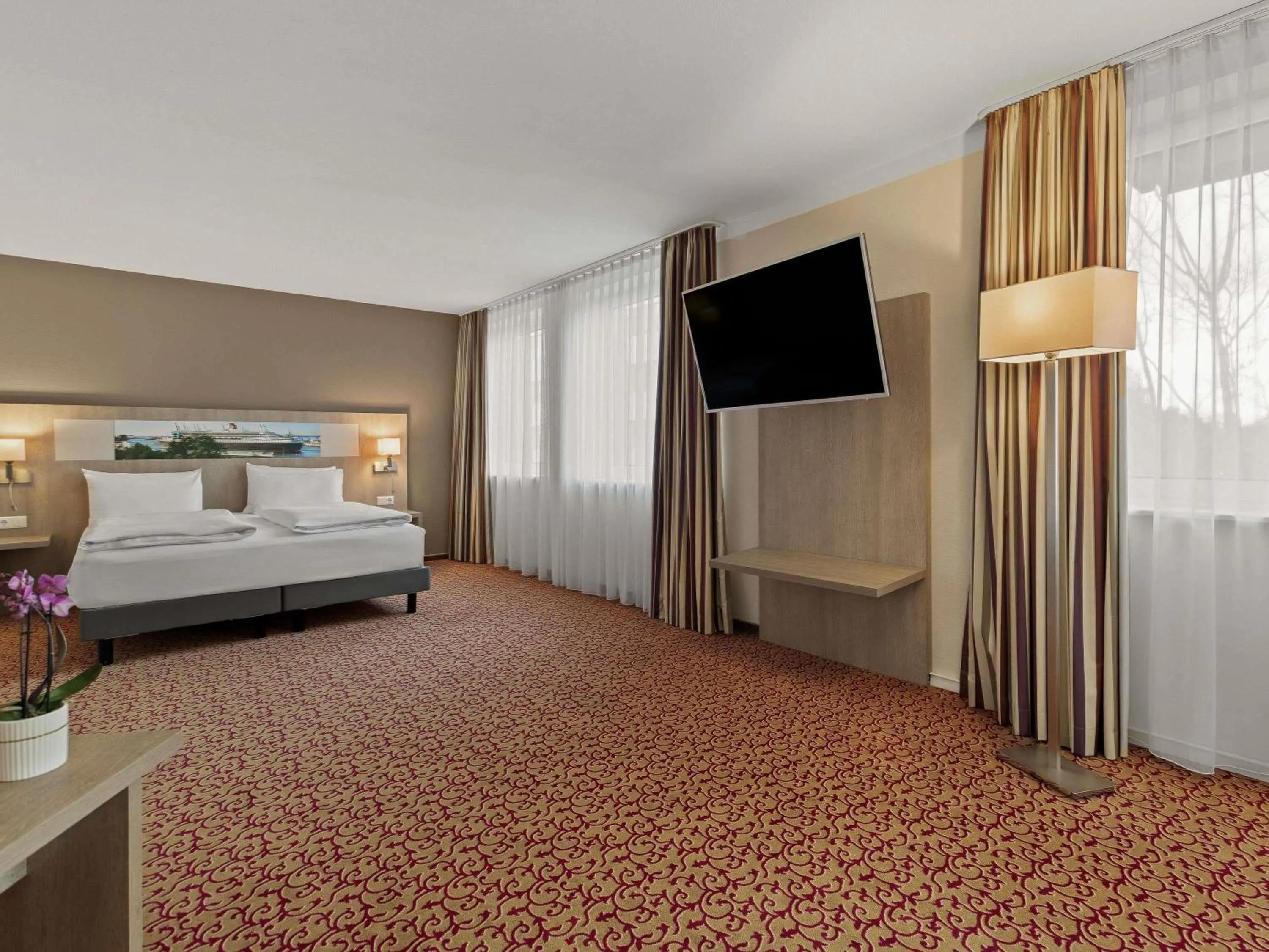 Bed in Mercure Hotel Hamburg am Volkspark