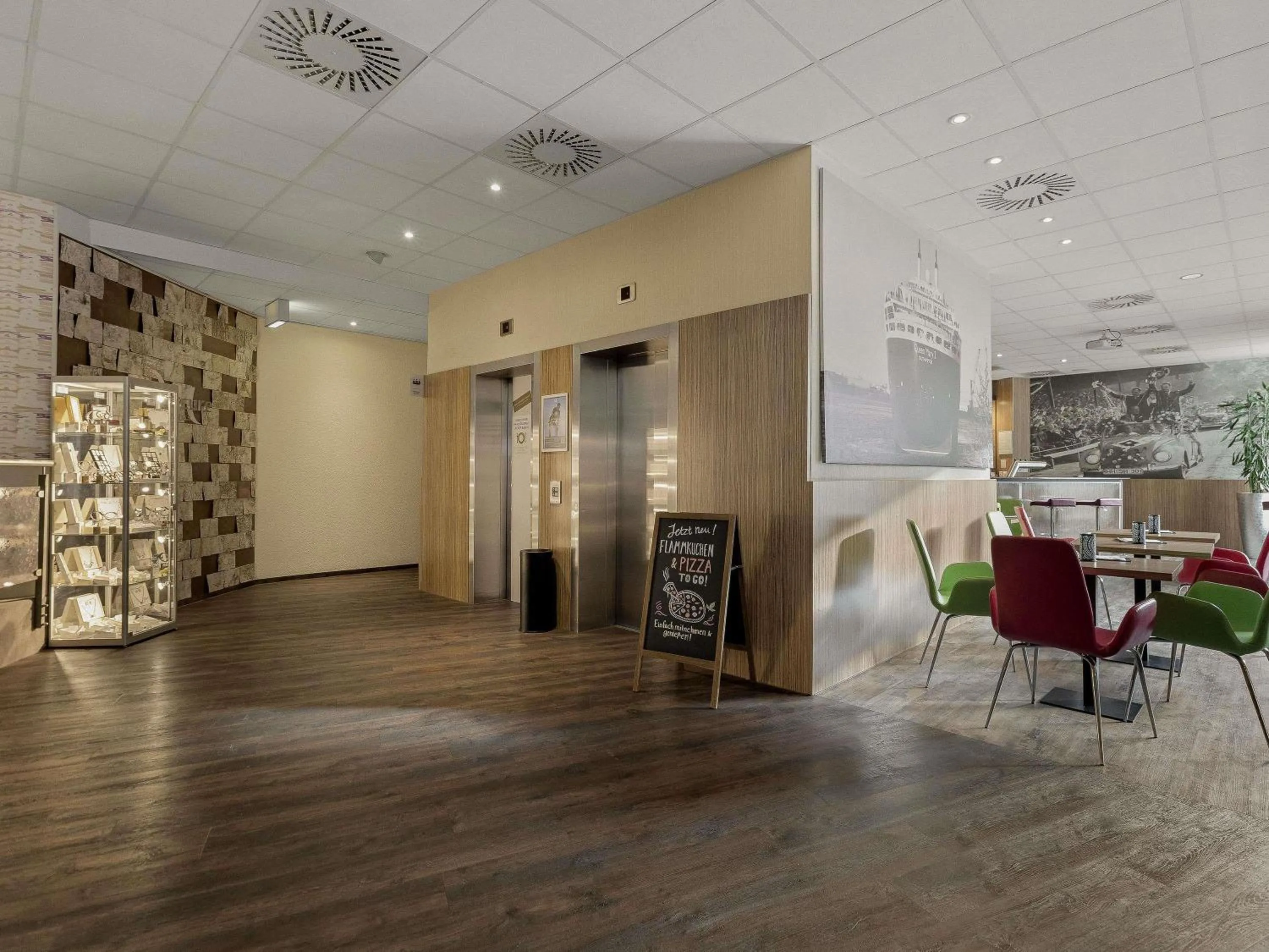 Lobby or reception in Mercure Hotel Hamburg am Volkspark