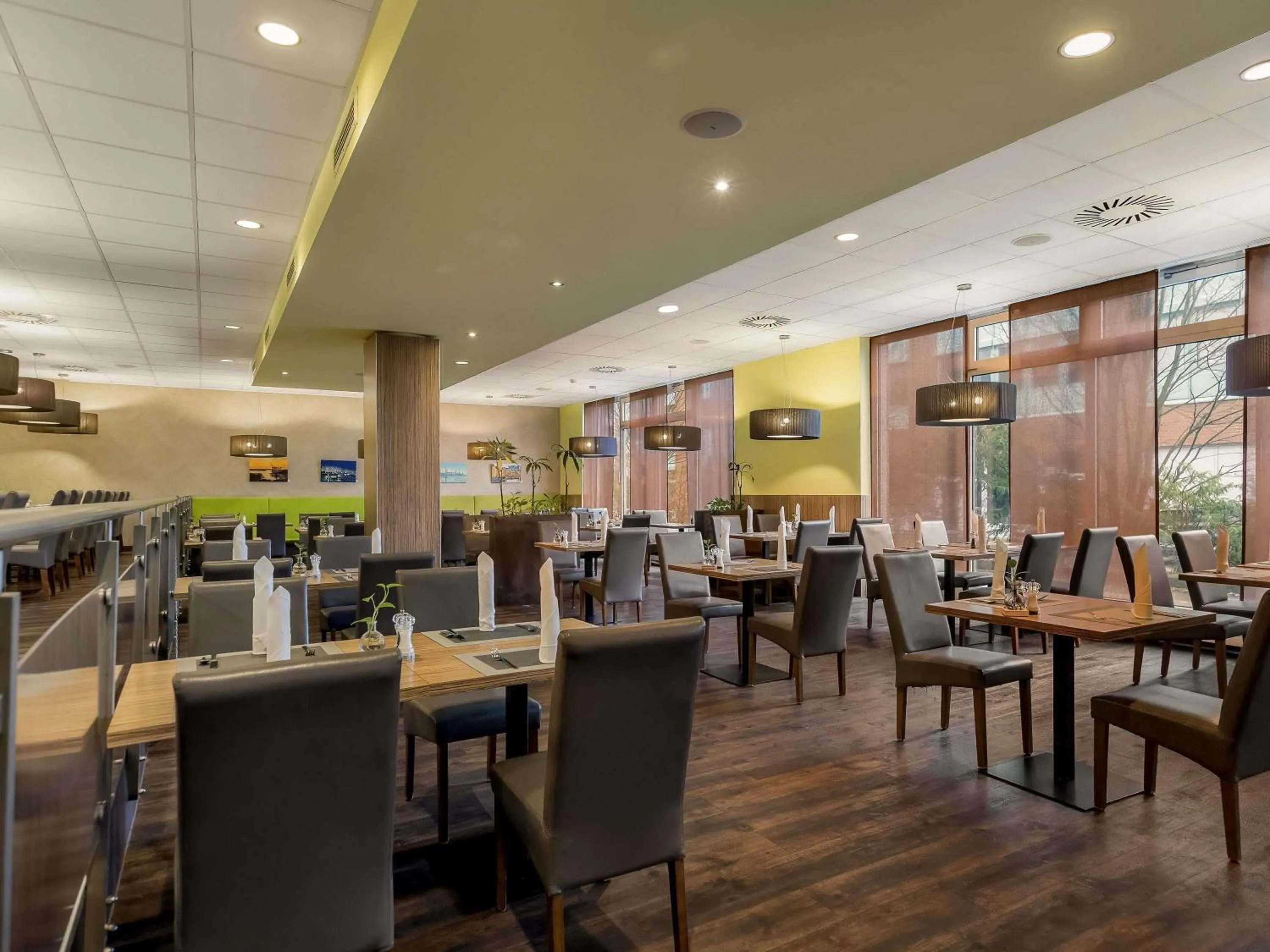 Restaurant/places to eat in Mercure Hotel Hamburg am Volkspark