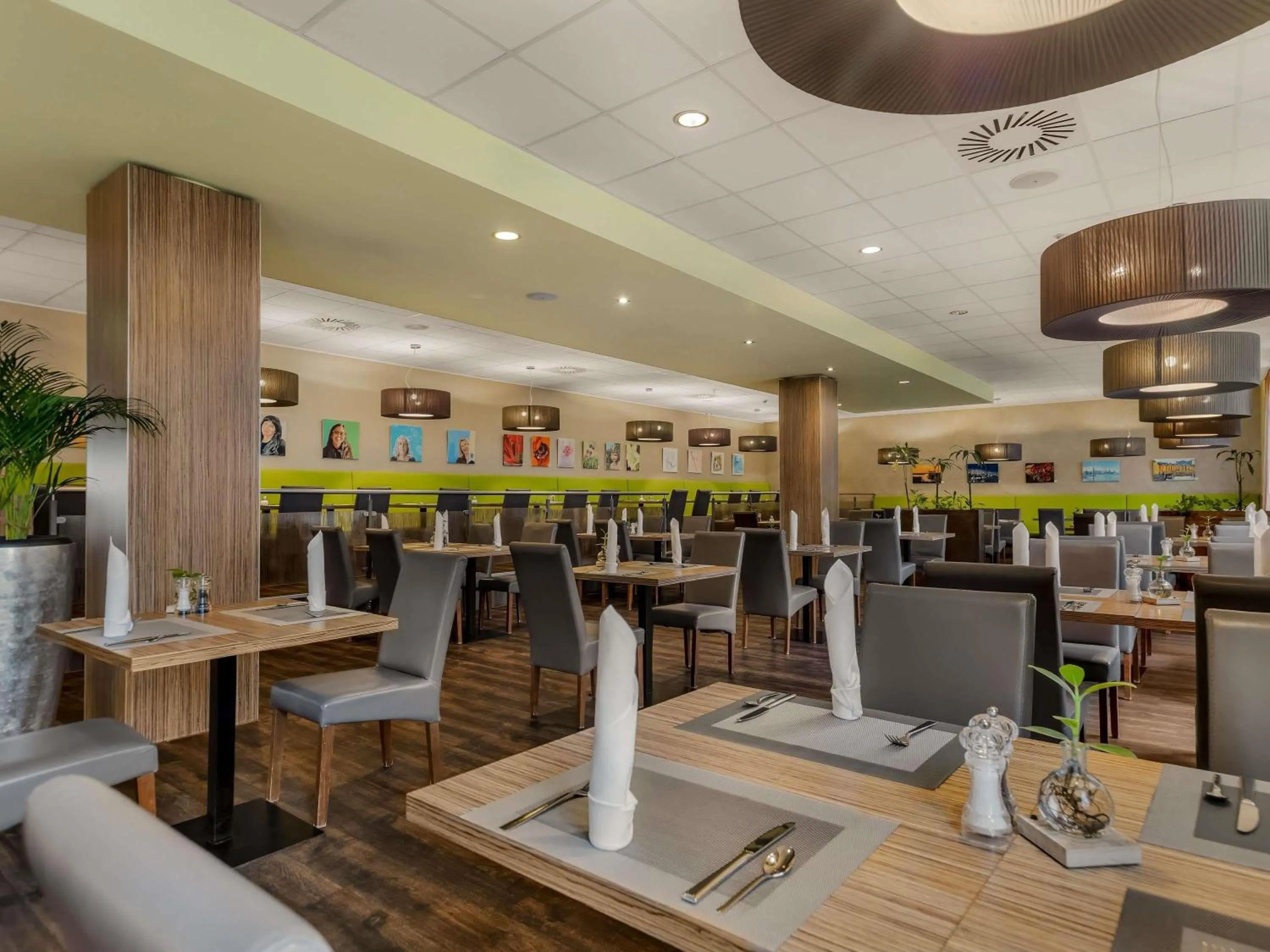 Restaurant/places to eat in Mercure Hotel Hamburg am Volkspark