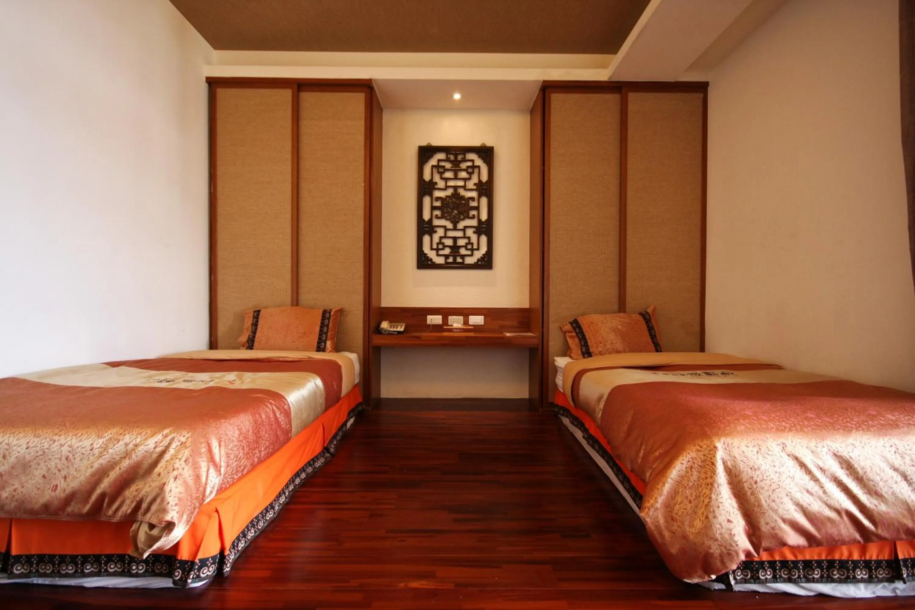 Twin Room in ItaThao Vacation Inn with Elevator