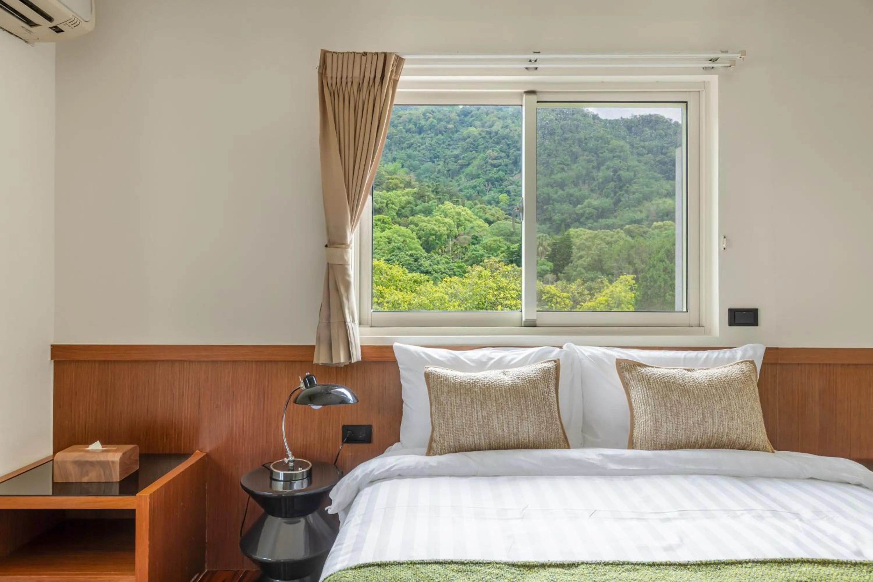 Photo of the whole room, Bed in ItaThao Vacation Inn with Elevator