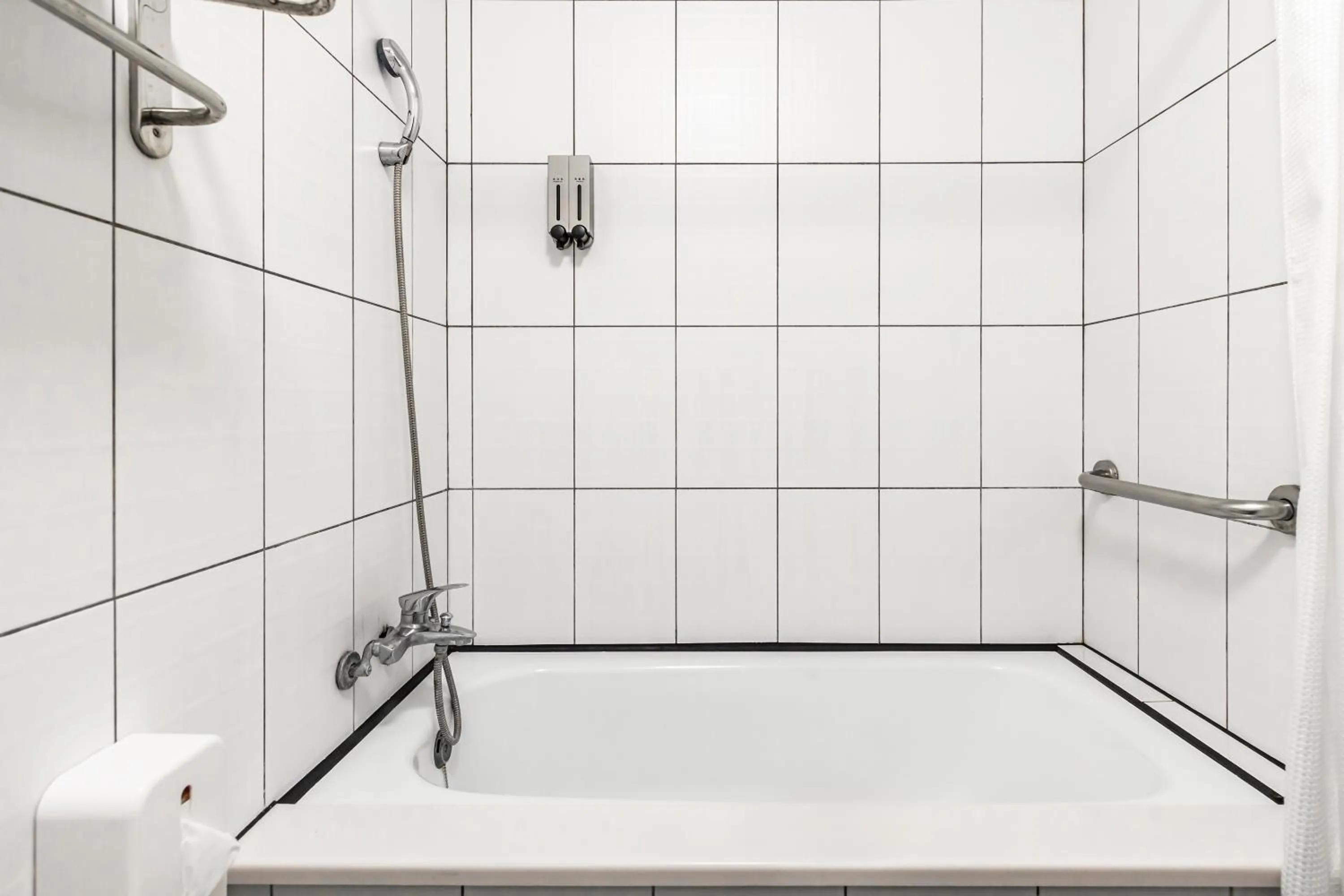 Shower in ItaThao Vacation Inn with Elevator