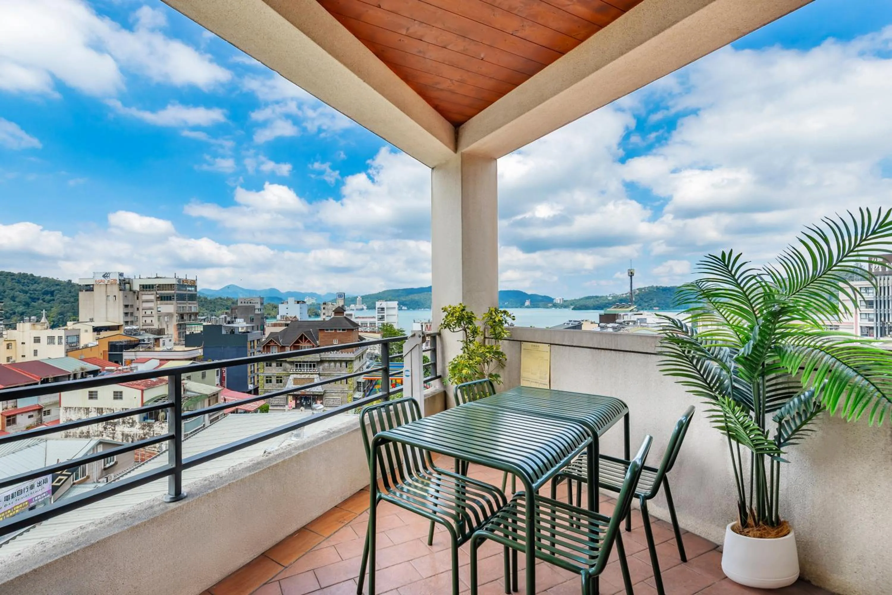 Balcony/Terrace in ItaThao Vacation Inn with Elevator