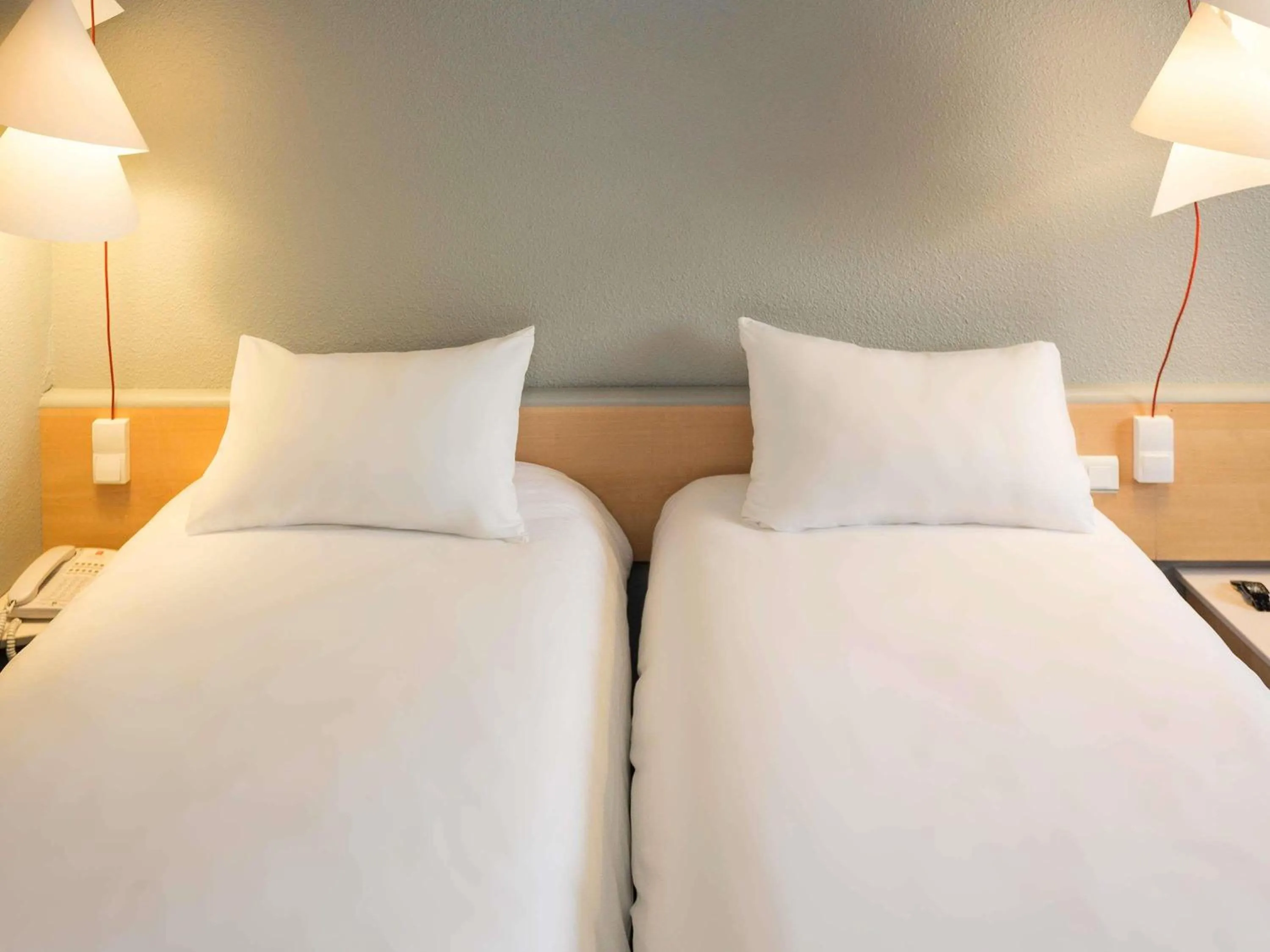 Bedroom, Bed in ibis Montélimar Nord