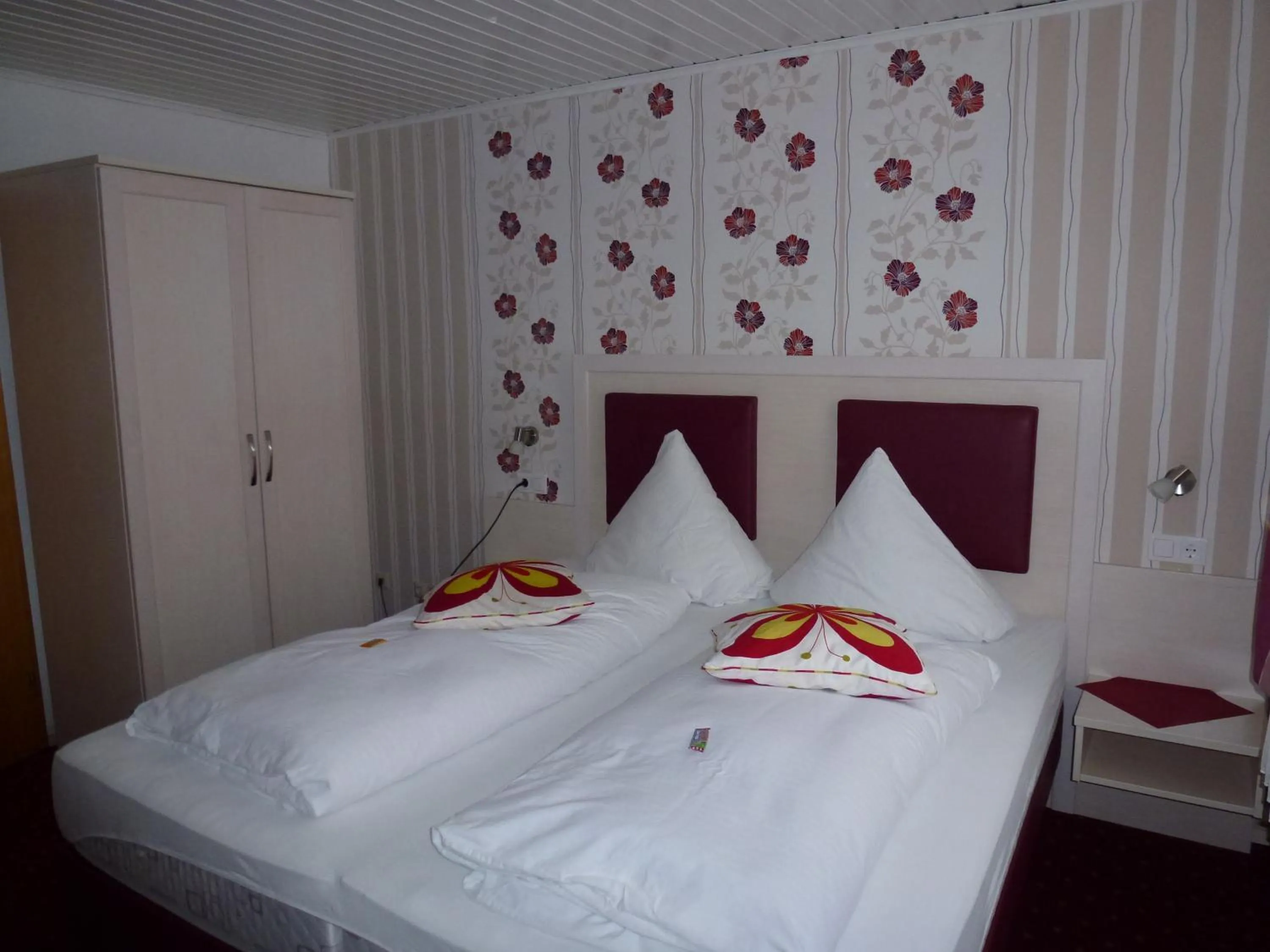 Bed in Hotel Wildunger Hof mit Gemeinschaftsküche