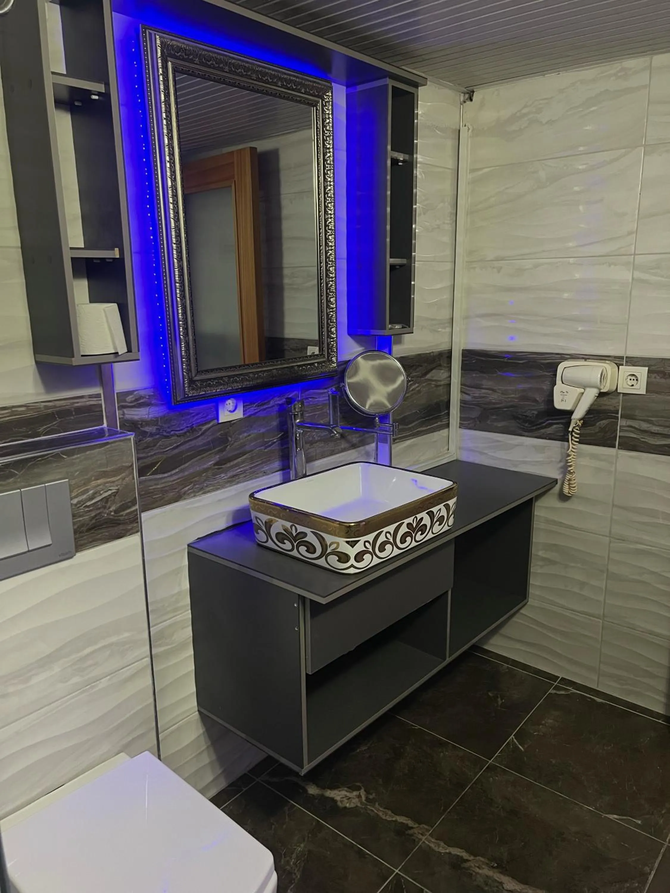 Bathroom in Ünaten otel