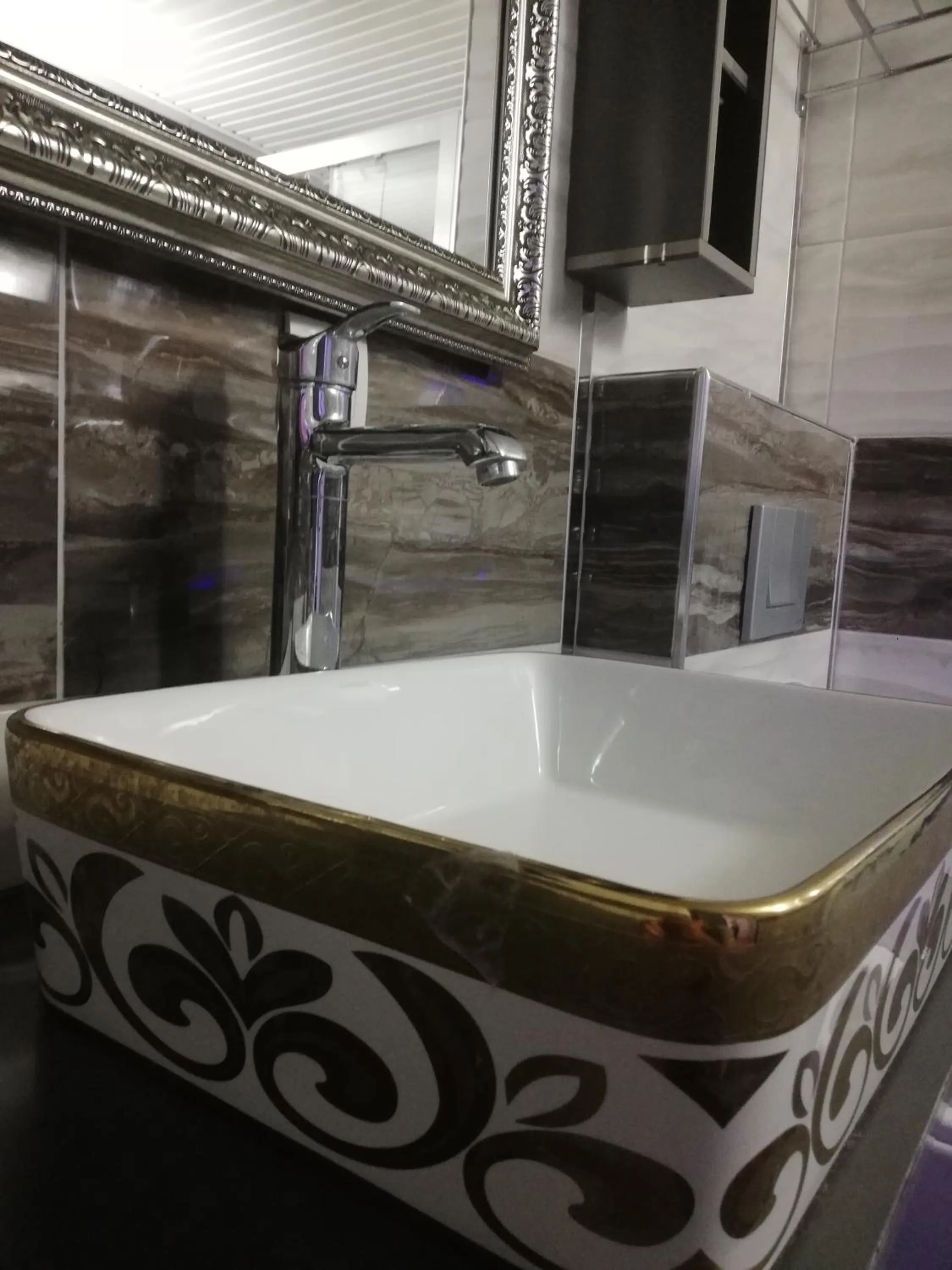 Bathroom in Ünaten otel