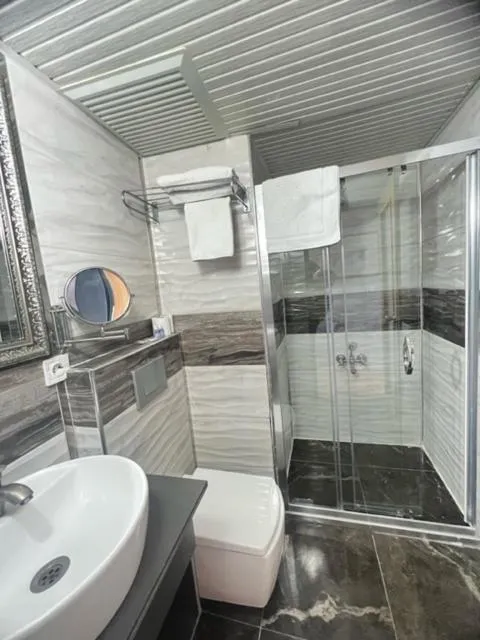 Bathroom in Ünaten otel