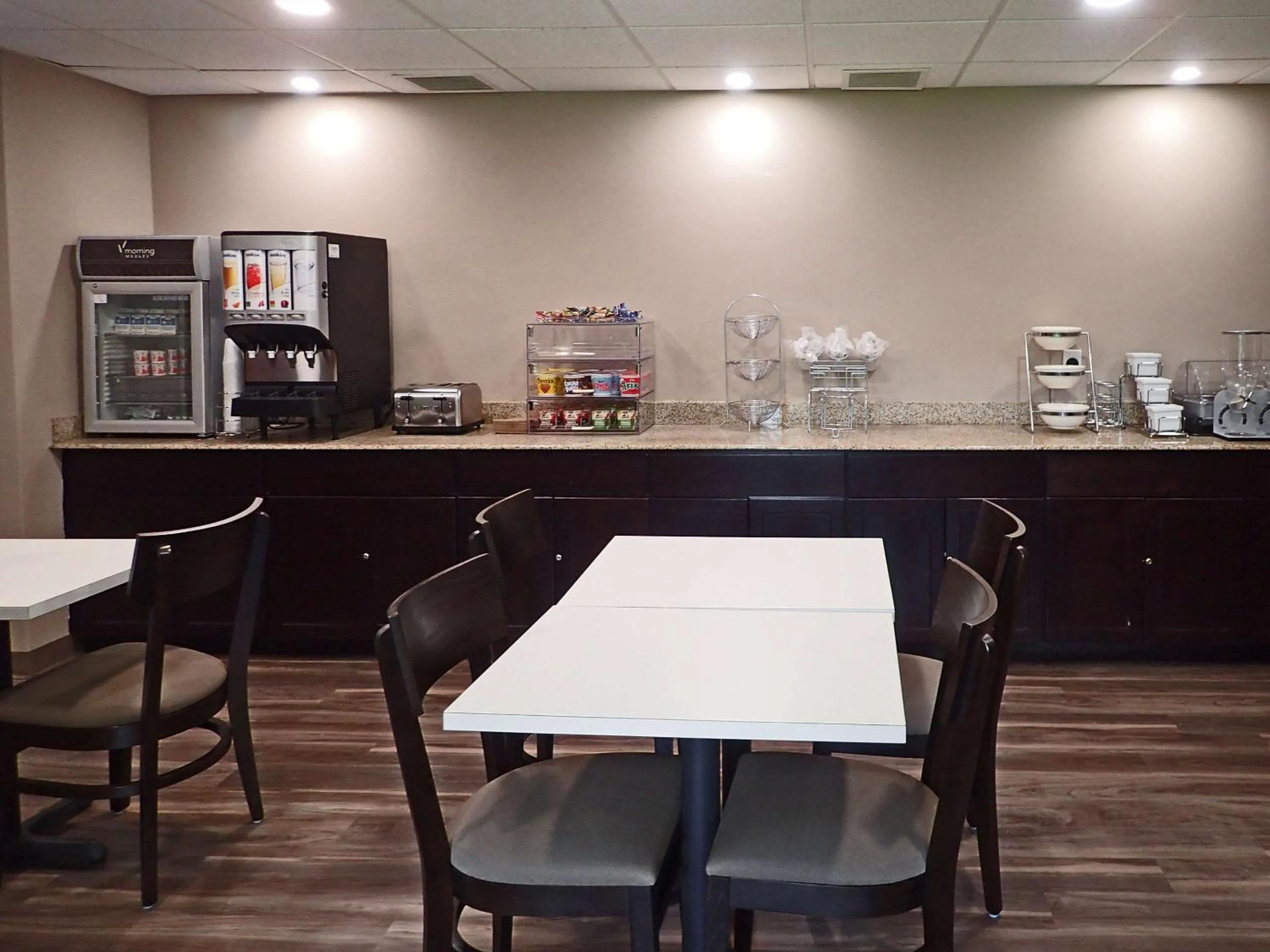 Breakfast in Sleep Inn & Suites California MD