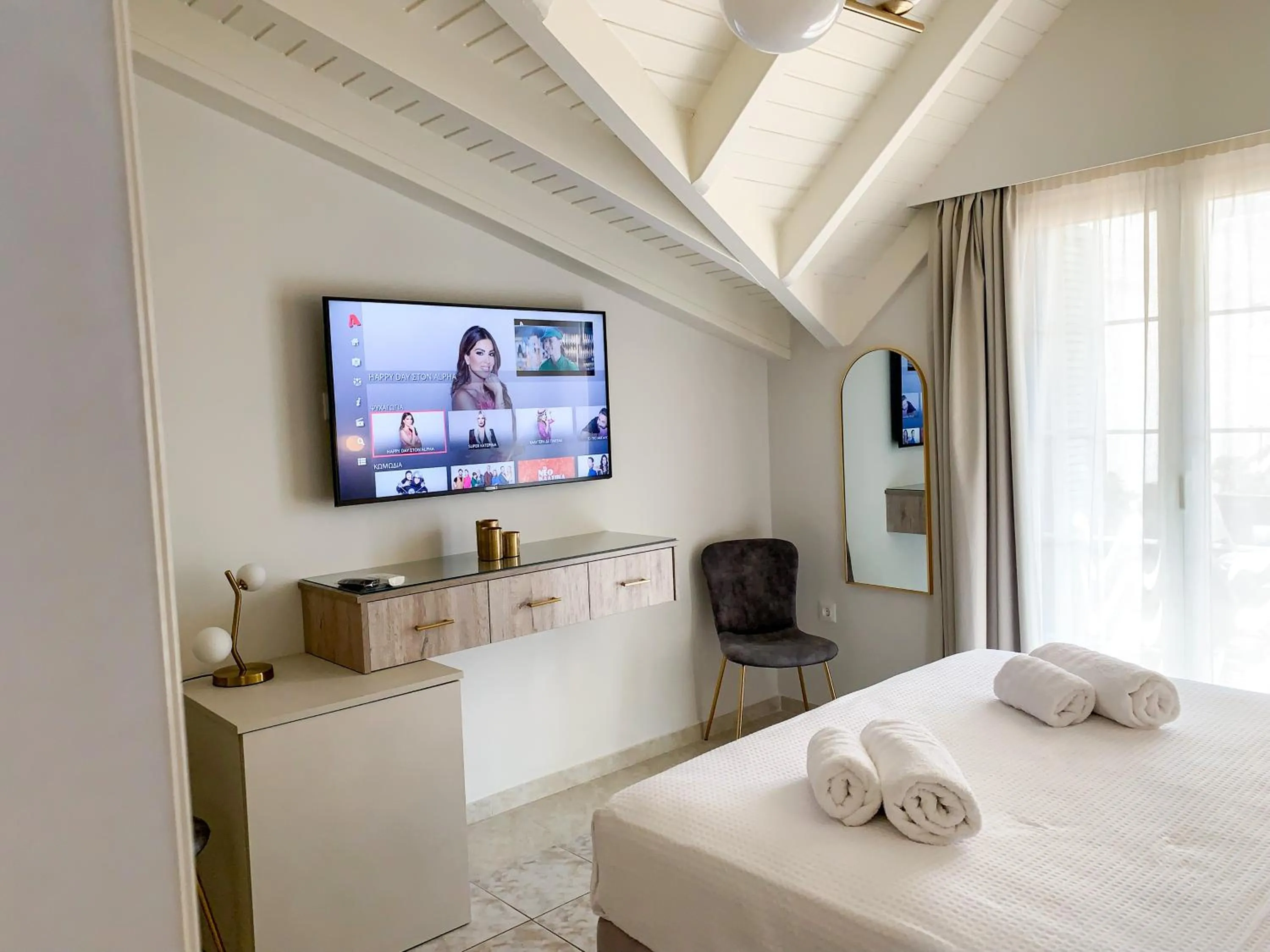 TV and multimedia, Bed in Rouchotas Apartments
