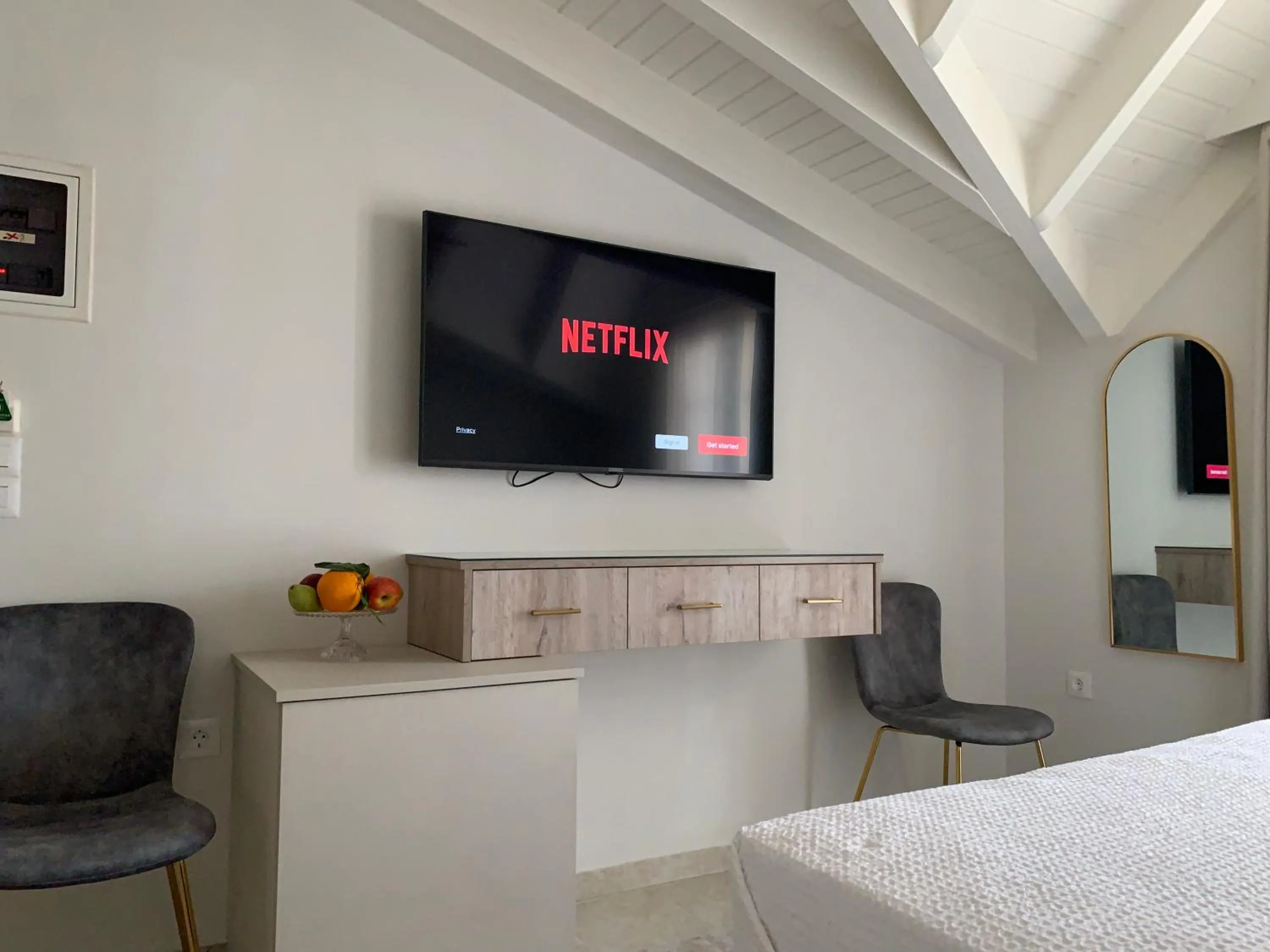 TV and multimedia, Bed in Rouchotas Apartments