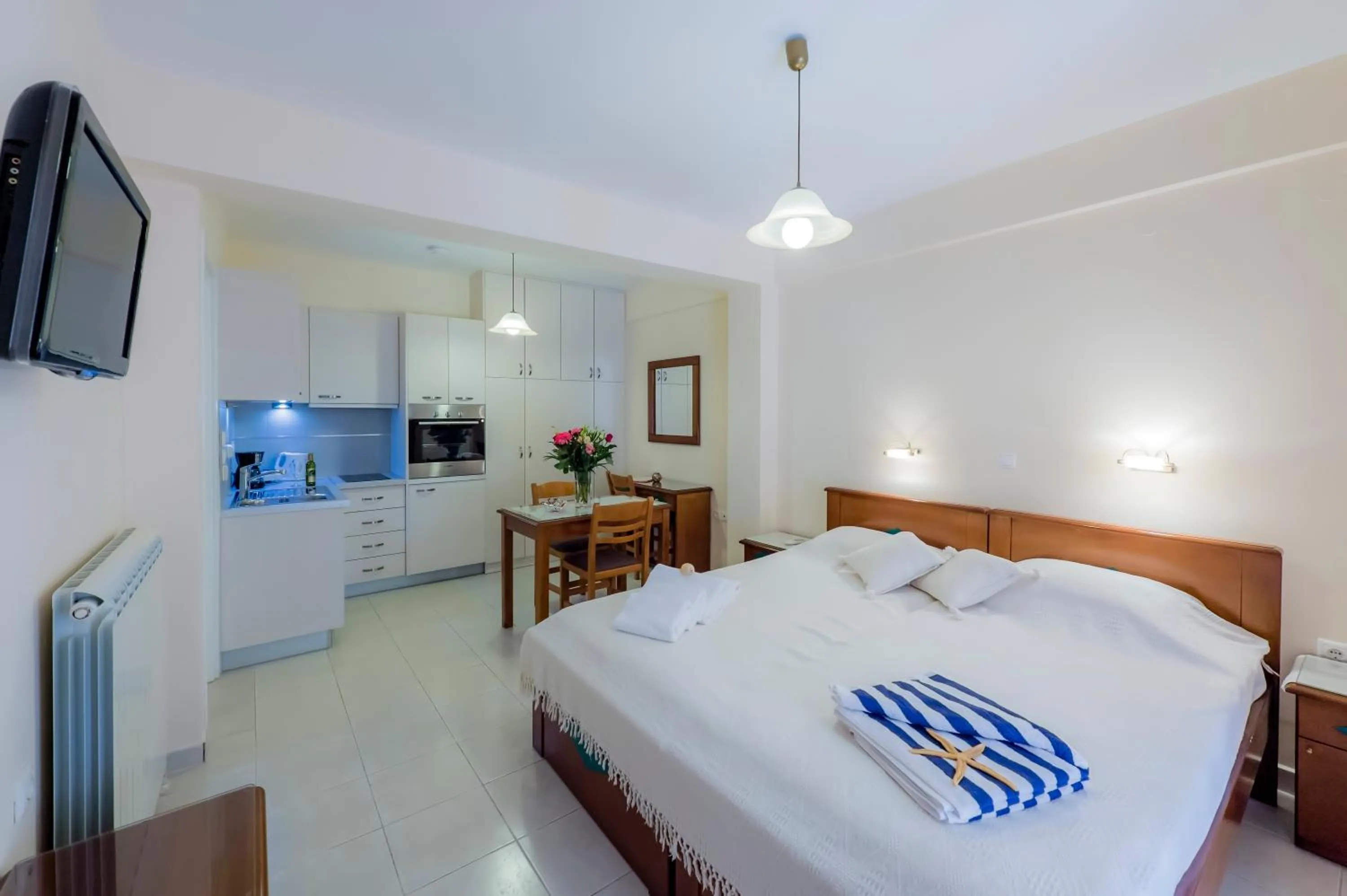 Area and facilities, Bed in Rouchotas Apartments