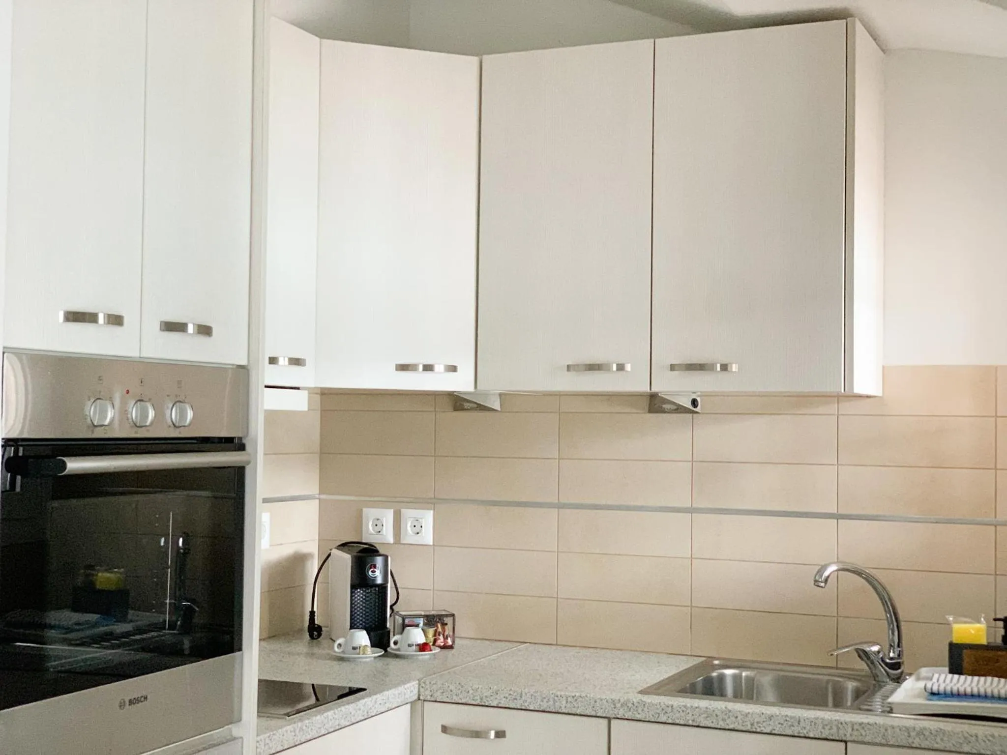 Coffee/tea facilities in Rouchotas Apartments