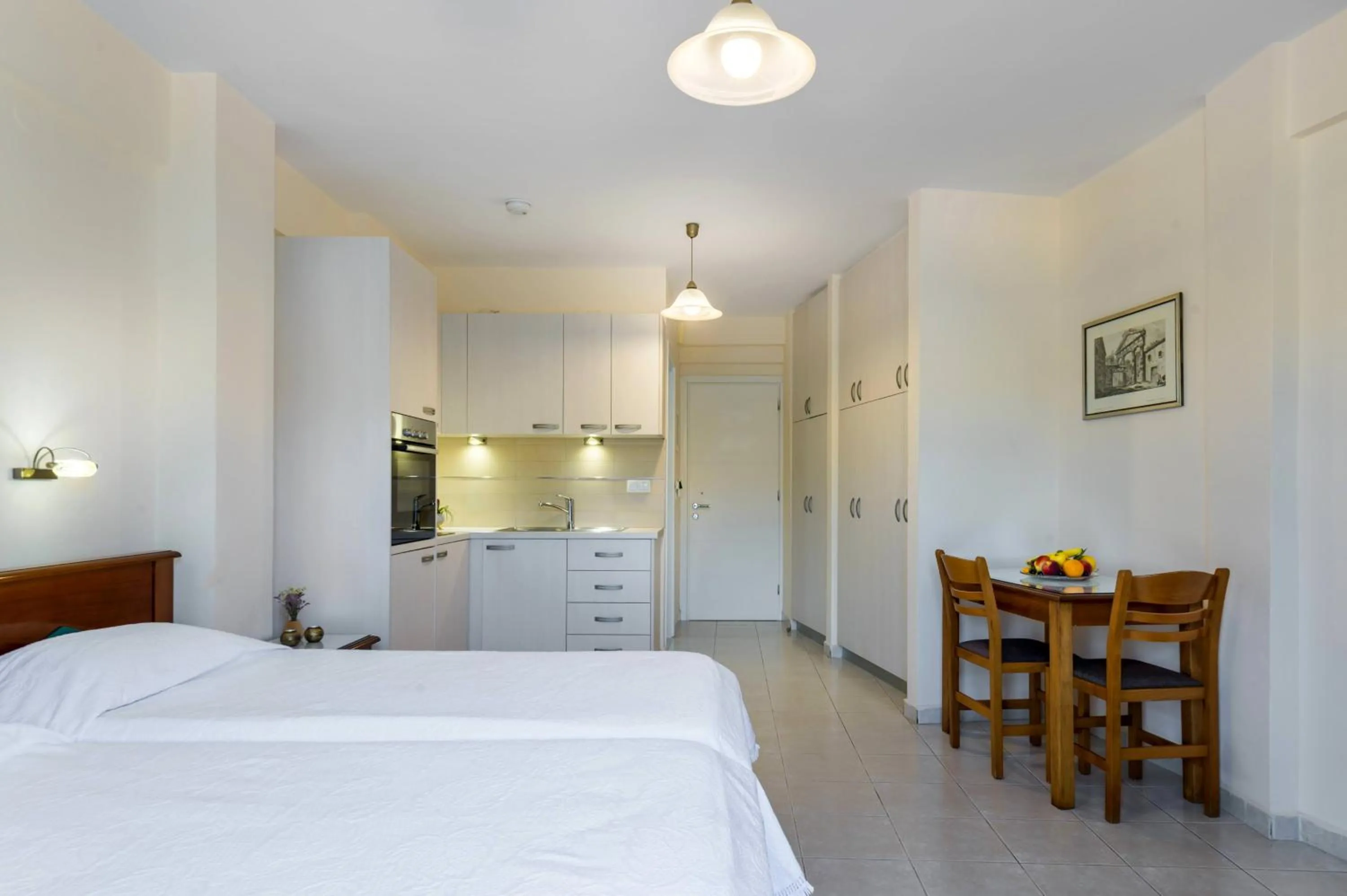 Photo of the whole room, Bed in Rouchotas Apartments