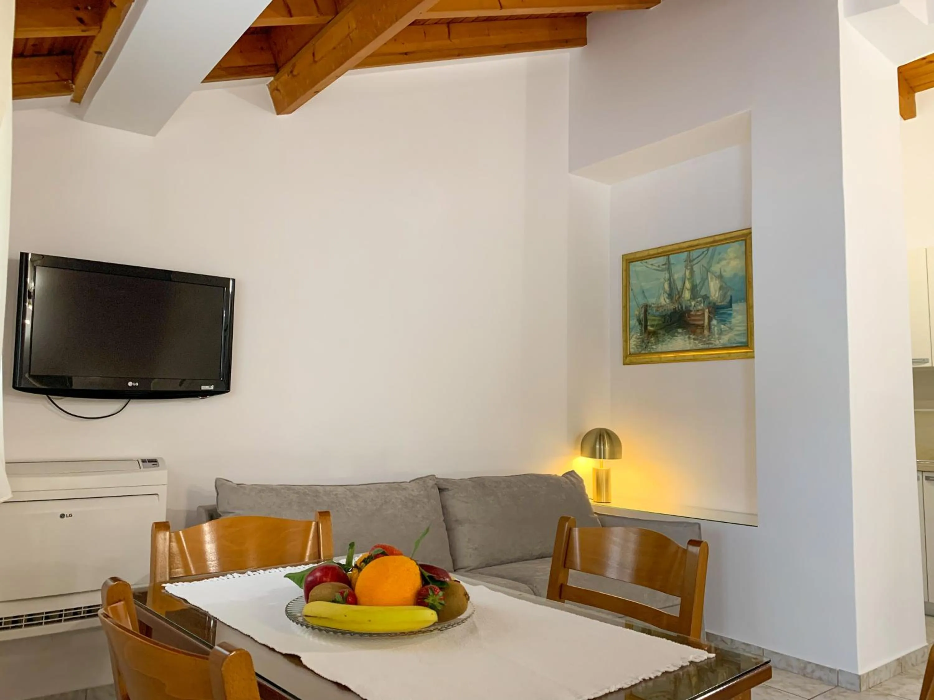Dining area in Rouchotas Apartments