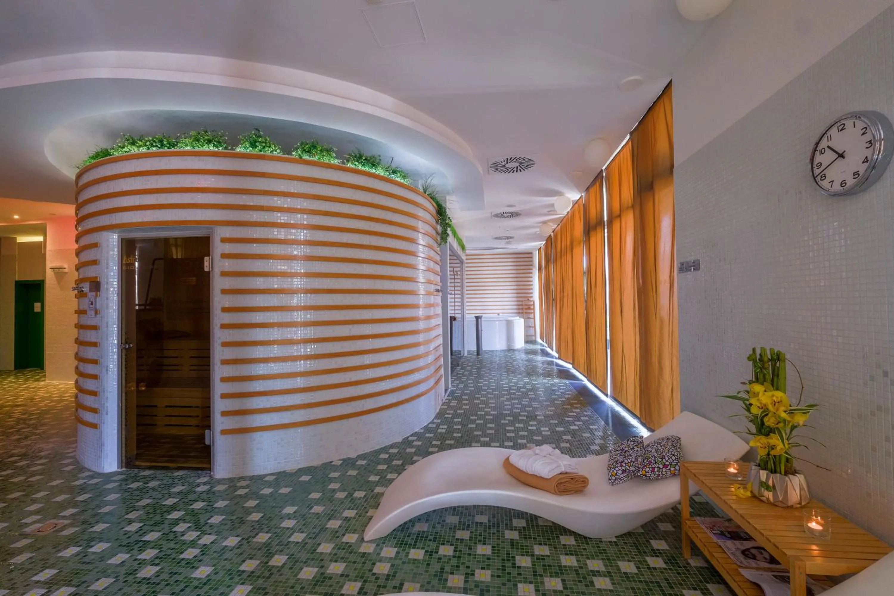 Hot Tub in Business Hotel Astrum Laus