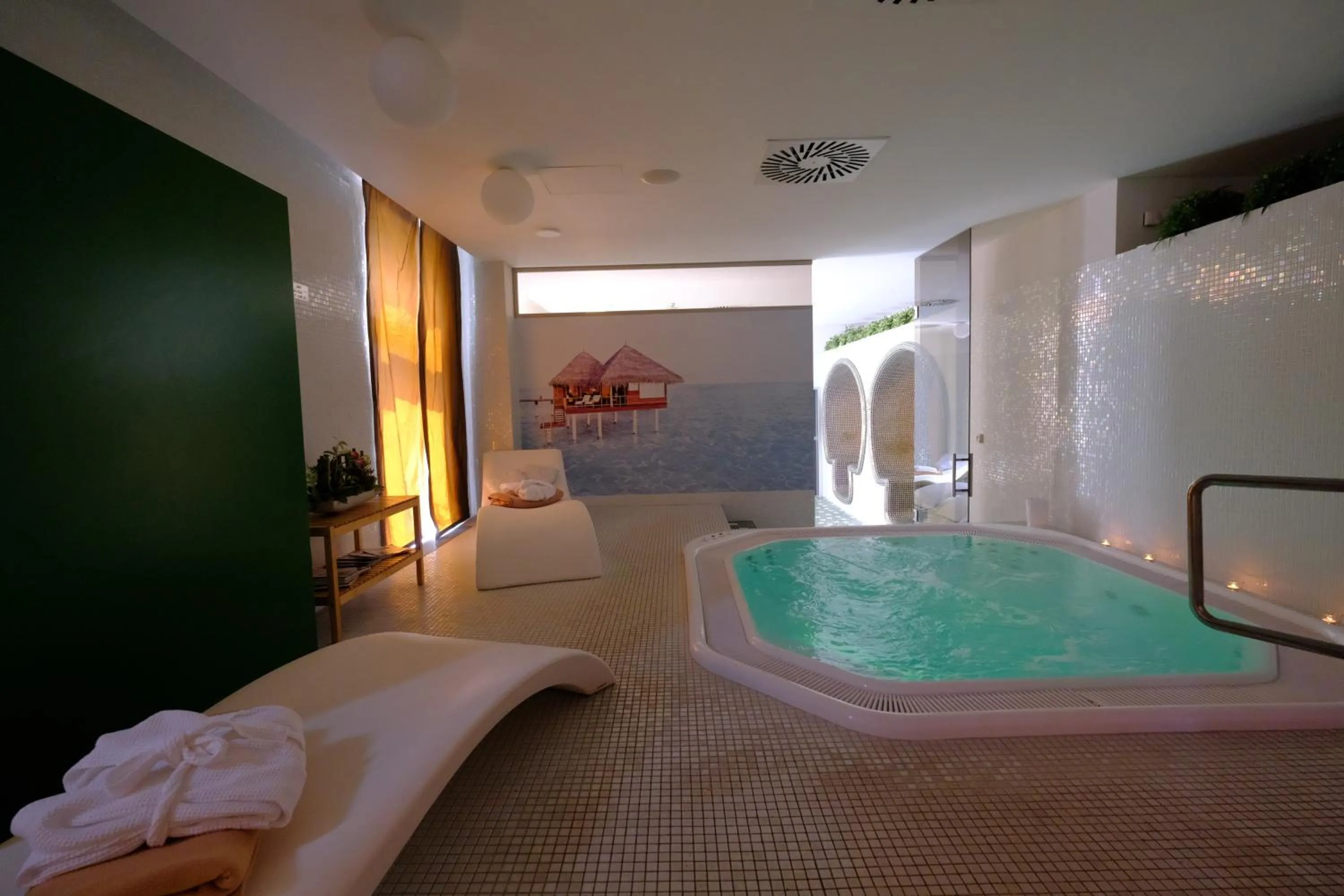 Hot Tub in Business Hotel Astrum Laus