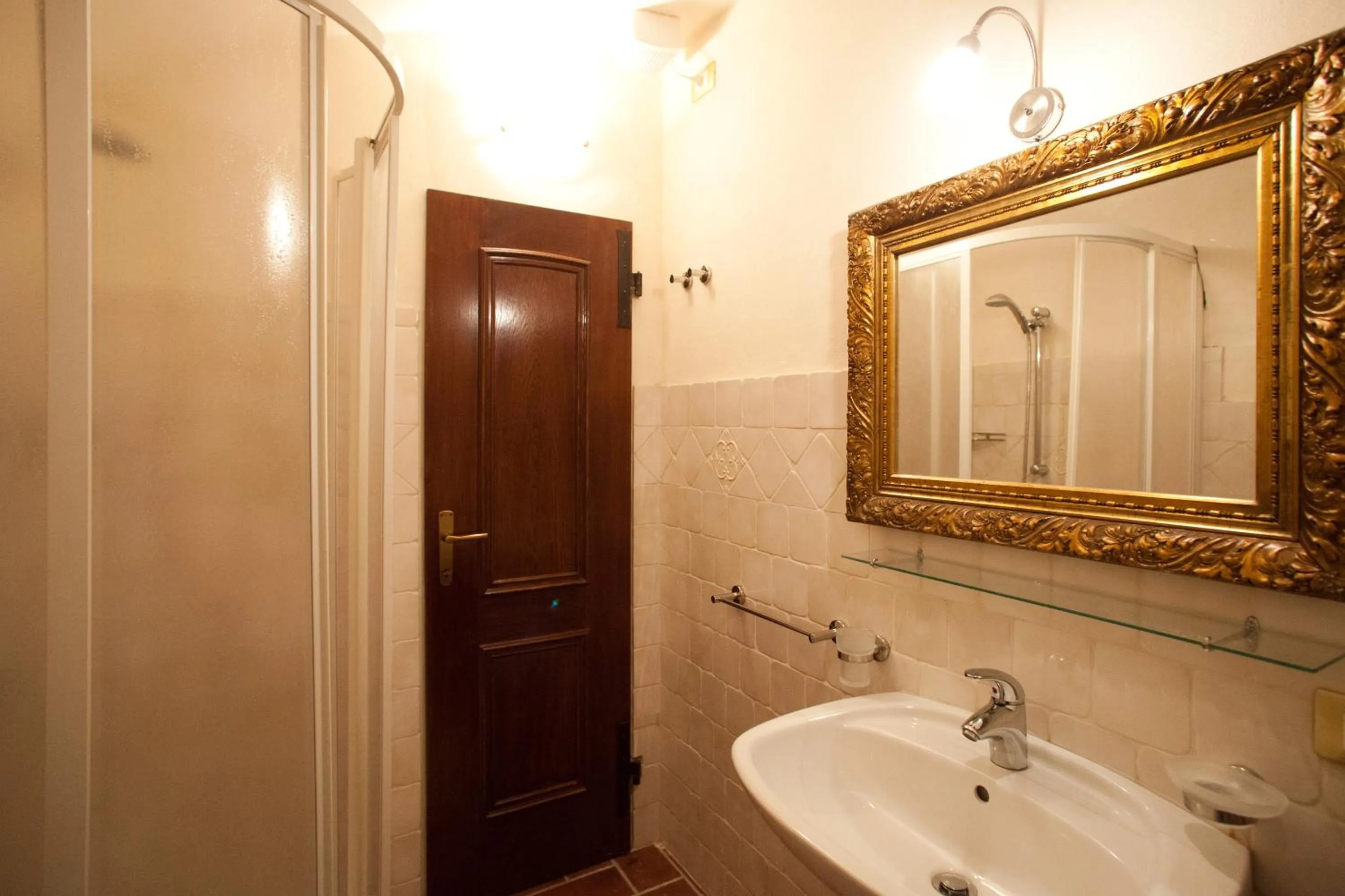 Shower in Relais B&B Corte Dei Turchi