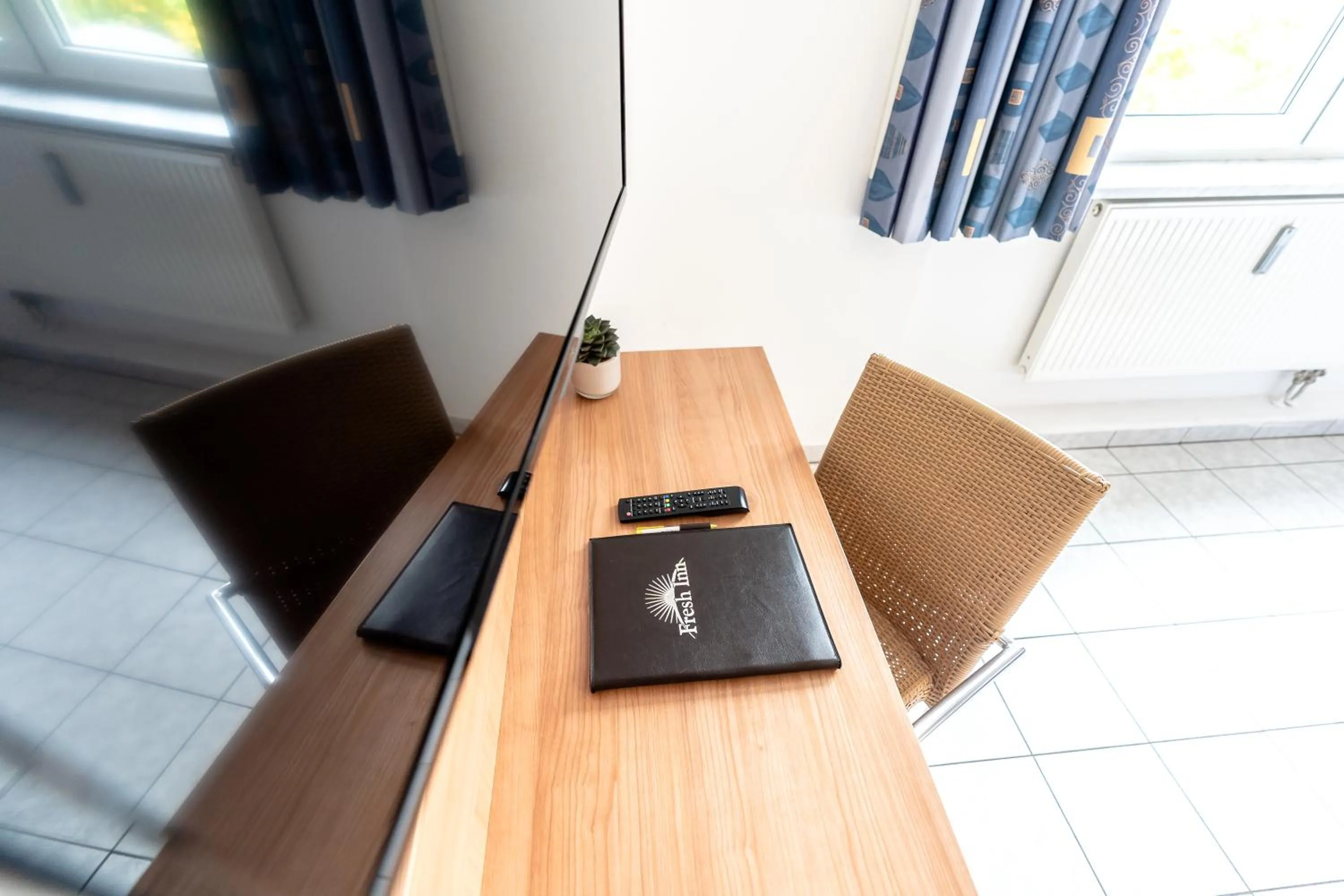 TV and multimedia in Hotel Fresh INN