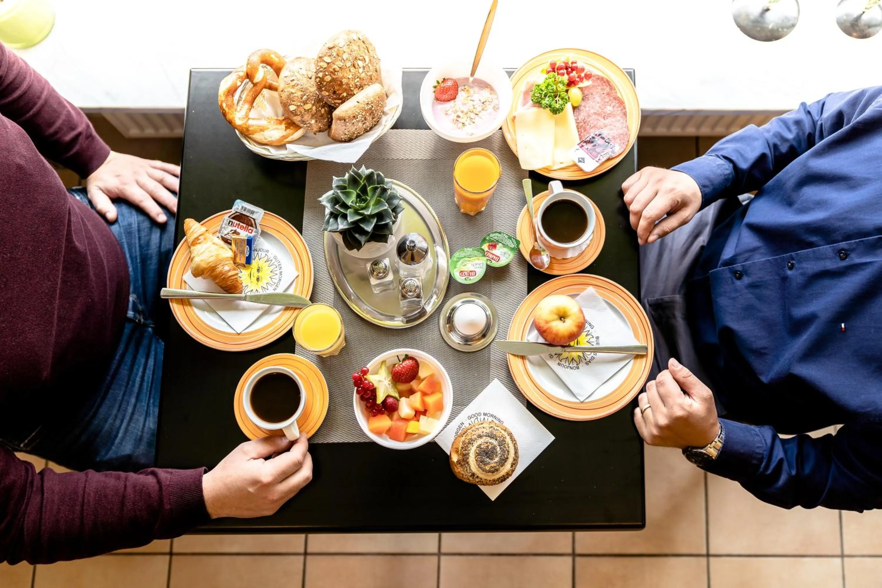Food and drinks in Hotel Fresh INN