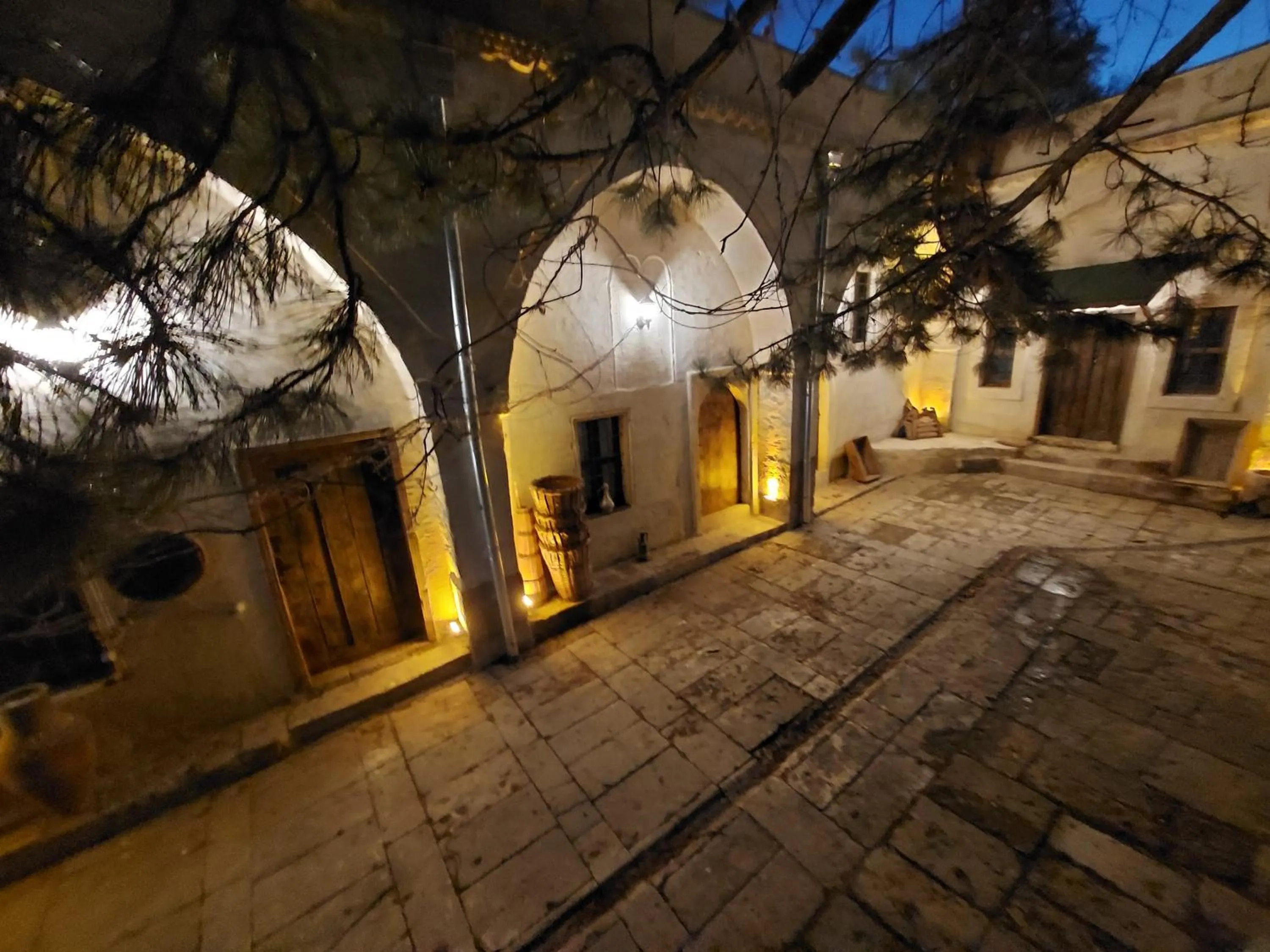 Patio in ARMEsos Cave Hotel