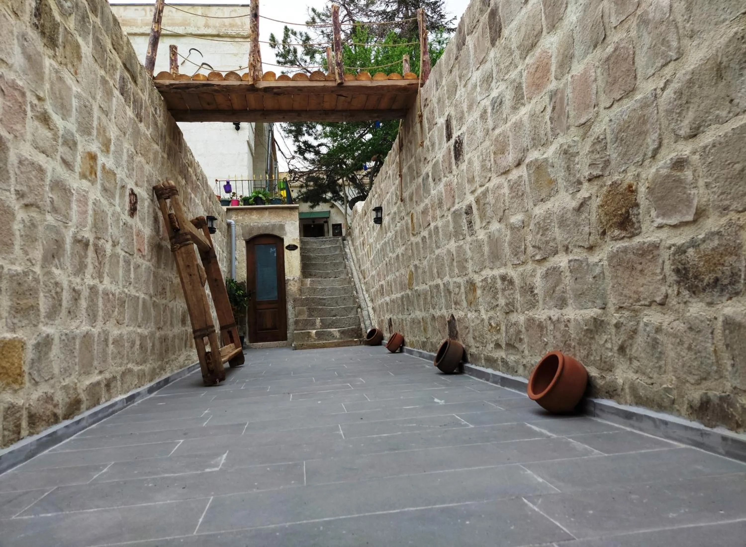 Facade/entrance in ARMEsos Cave Hotel