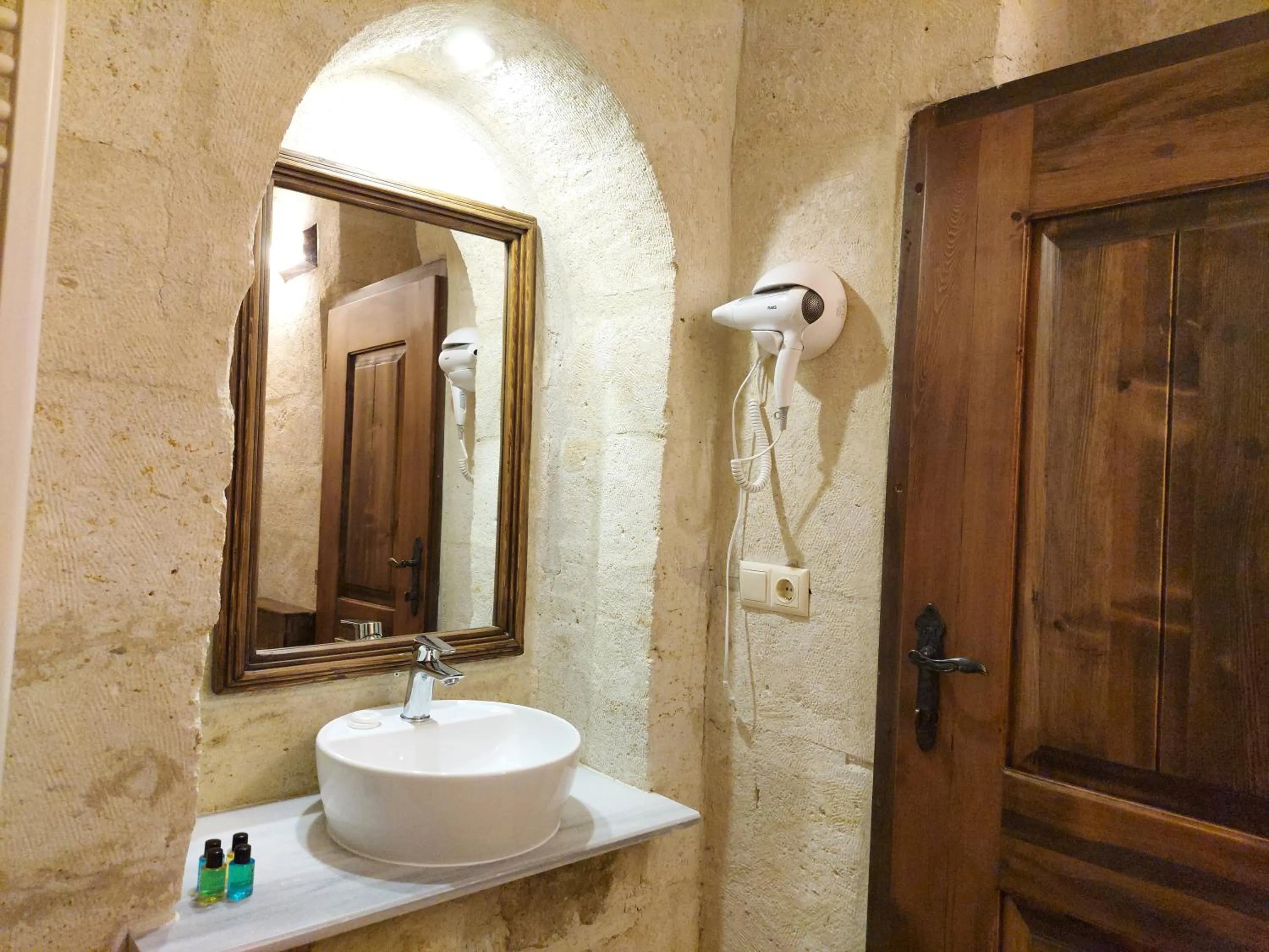 Toilet in ARMEsos Cave Hotel