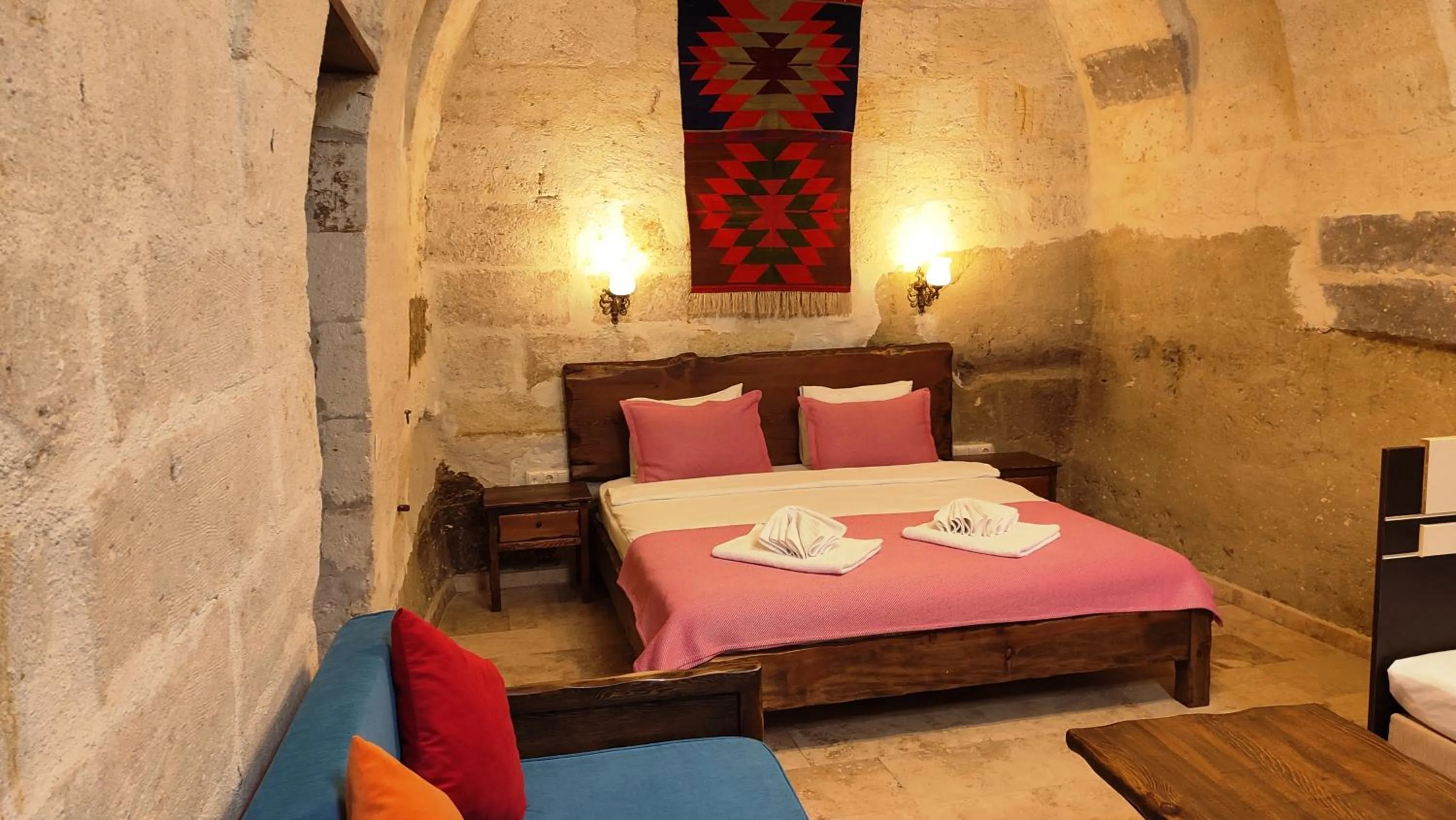 Bed in ARMEsos Cave Hotel