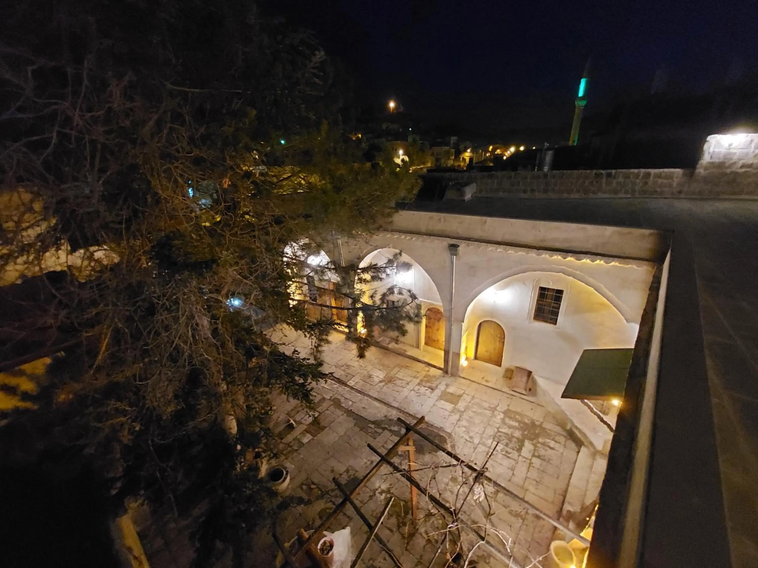 Patio in ARMEsos Cave Hotel