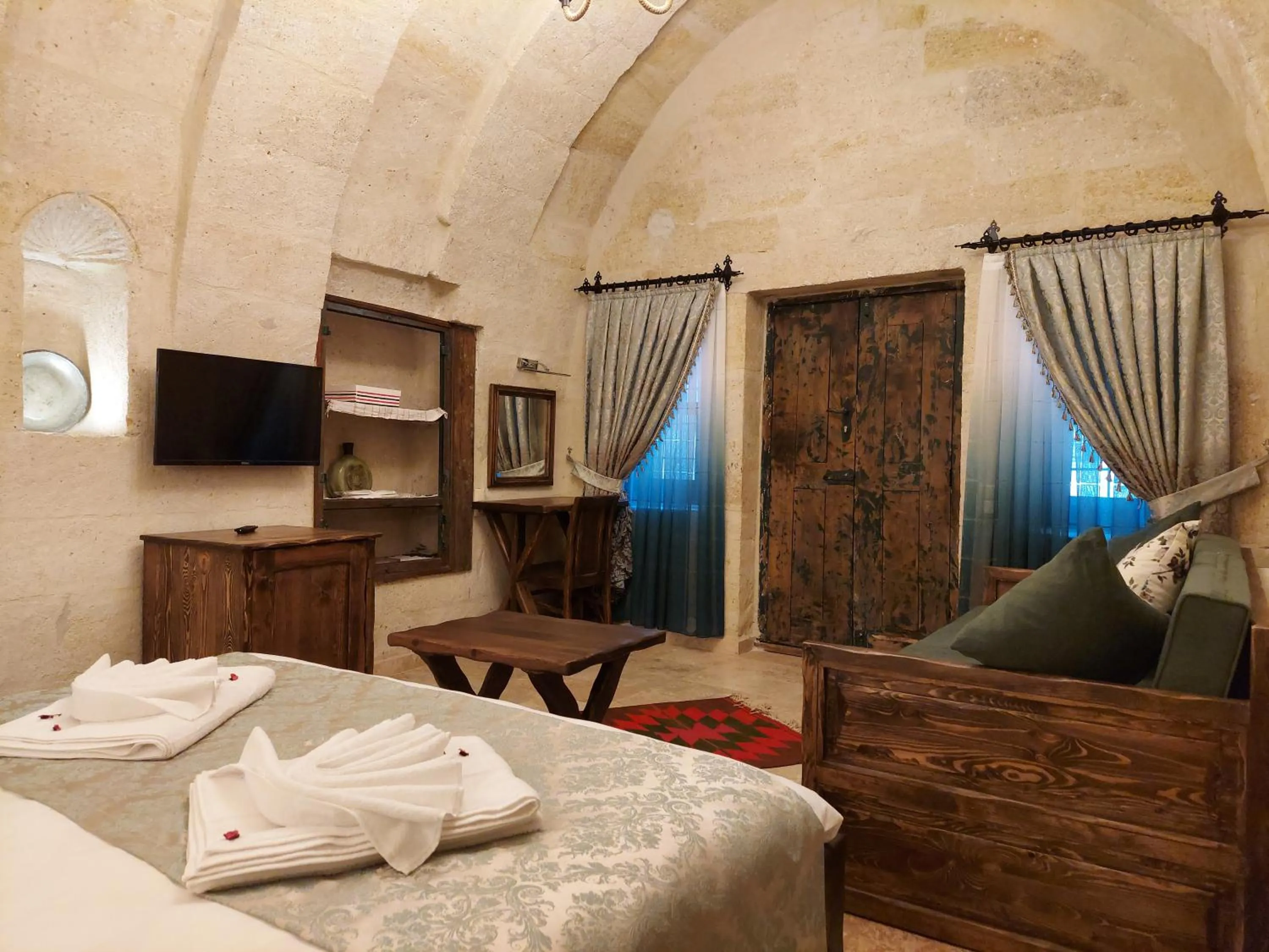 TV and multimedia, Bed in ARMEsos Cave Hotel