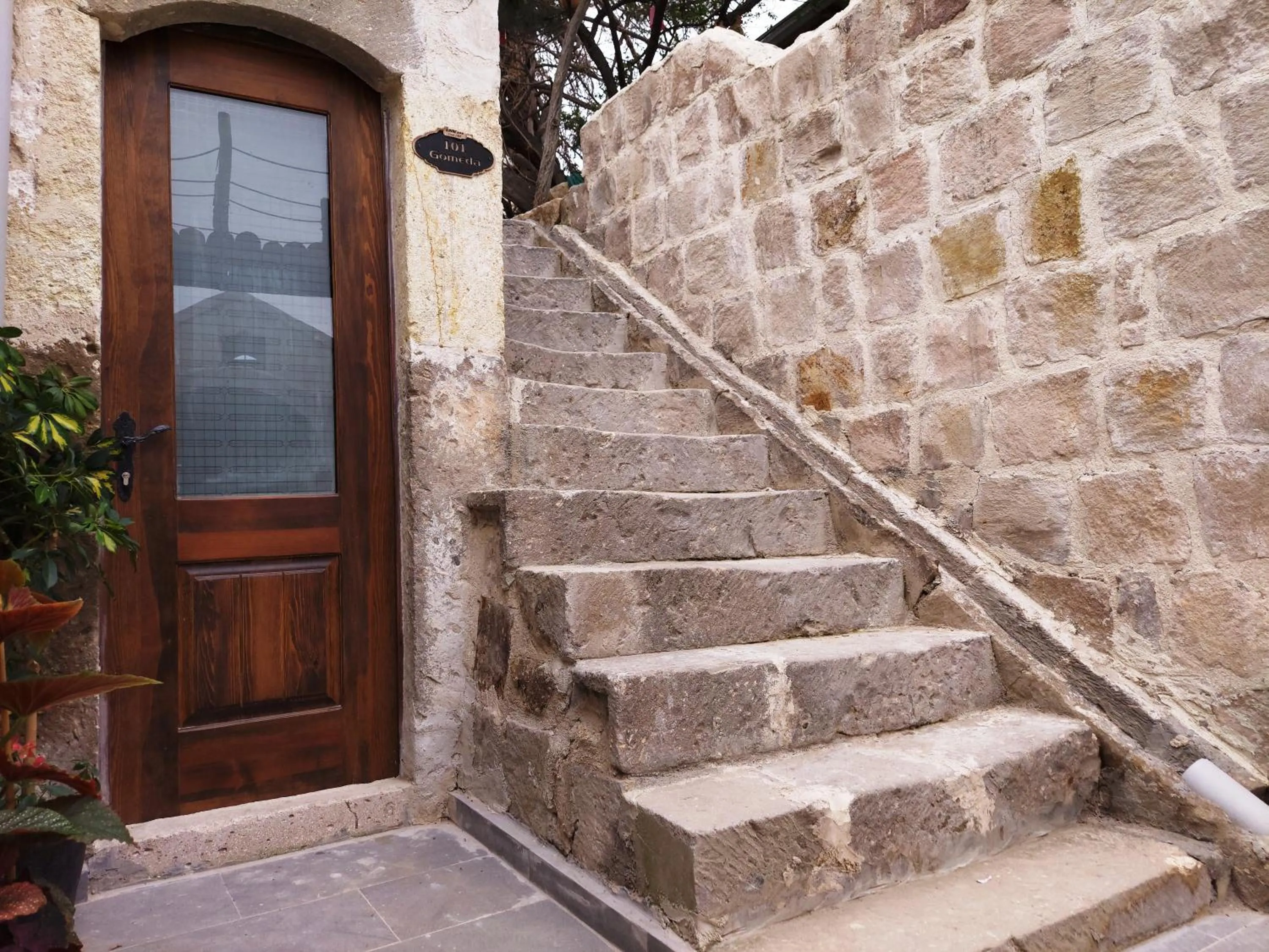 Facade/entrance in ARMEsos Cave Hotel