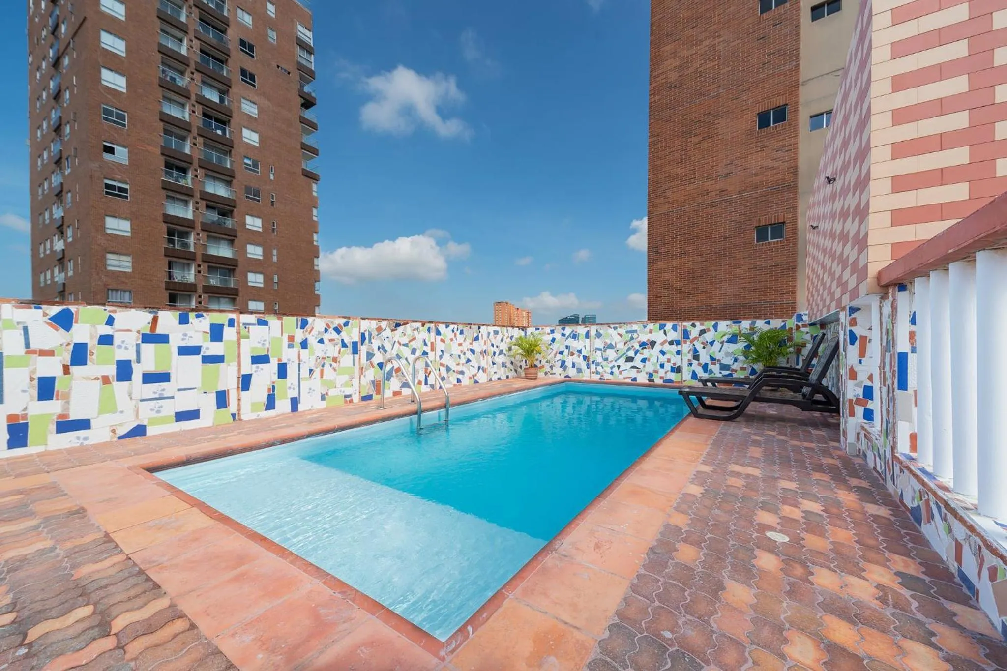 Swimming pool in Villa Santos Apartaestudios