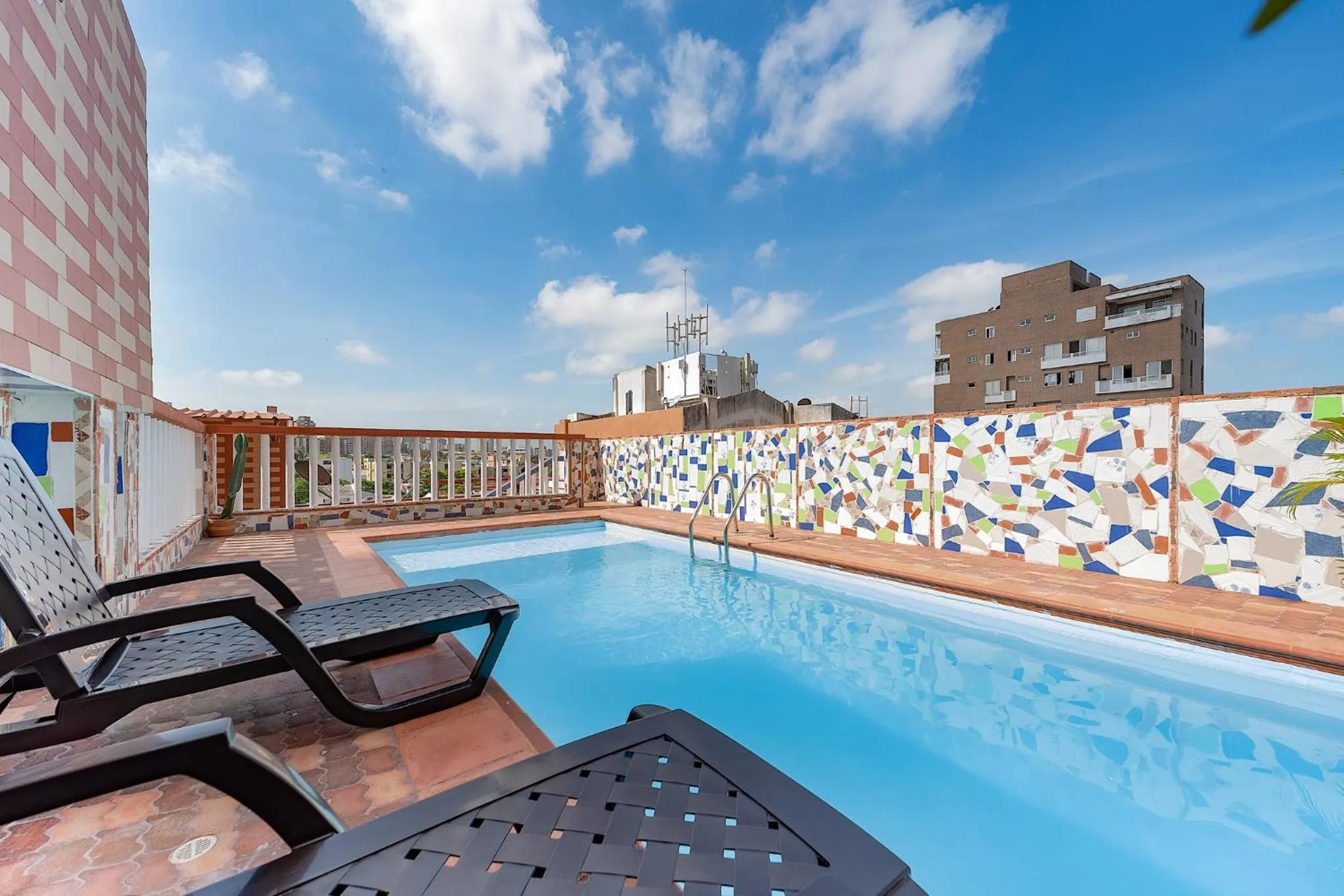 Swimming pool in Villa Santos Apartaestudios