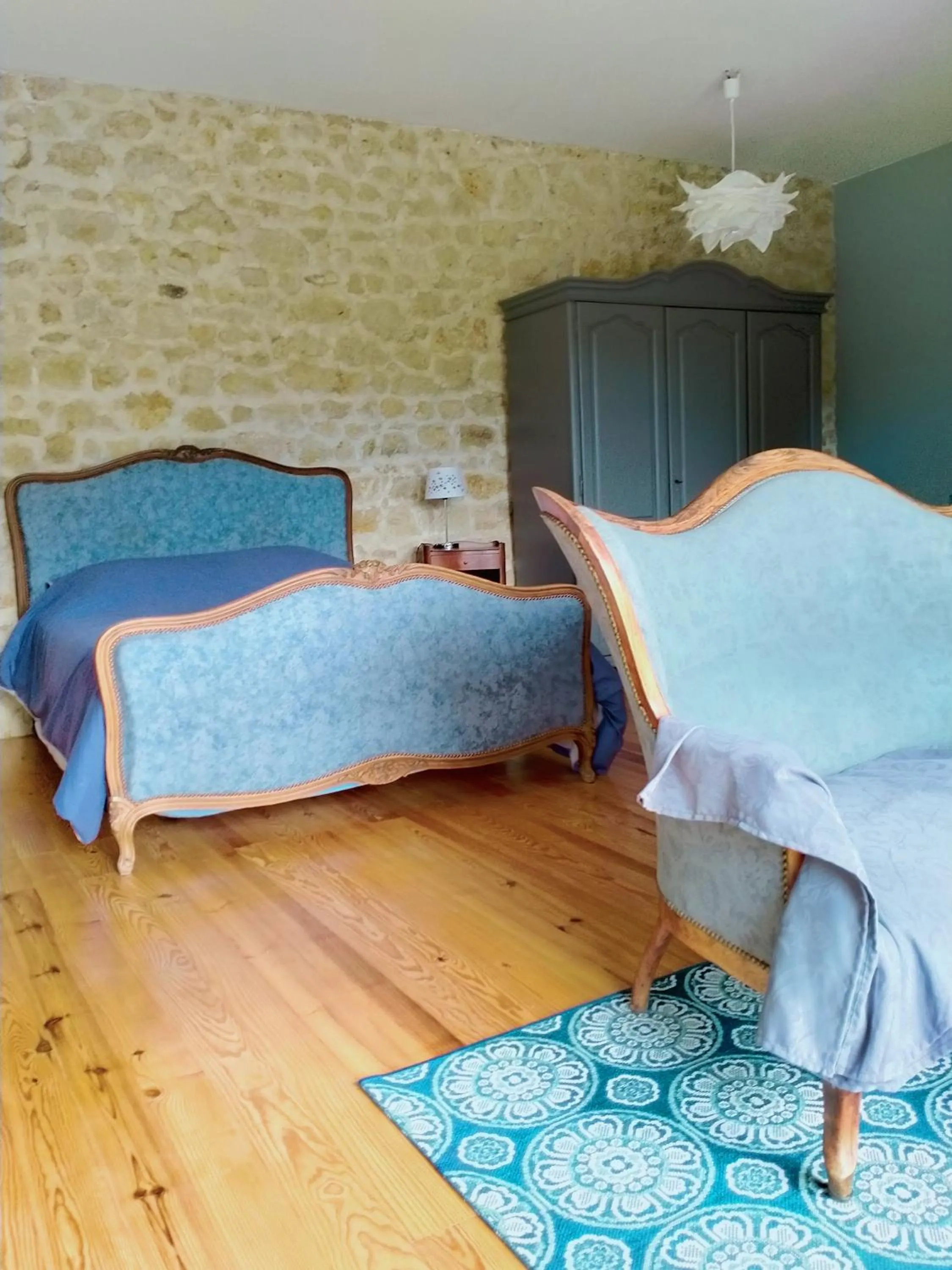 Photo of the whole room, Bed in La Cadournaise