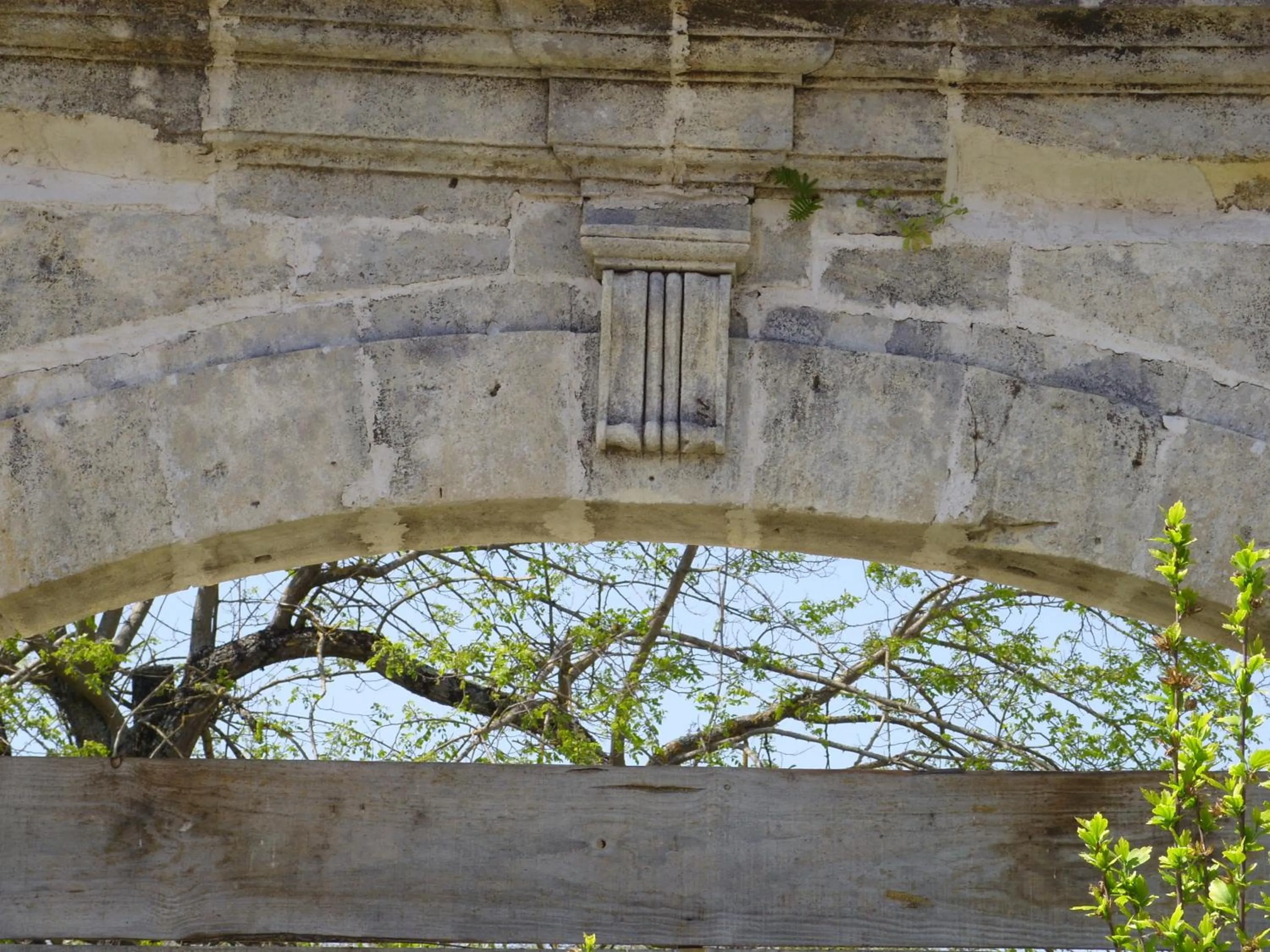 Decorative detail in La Cadournaise