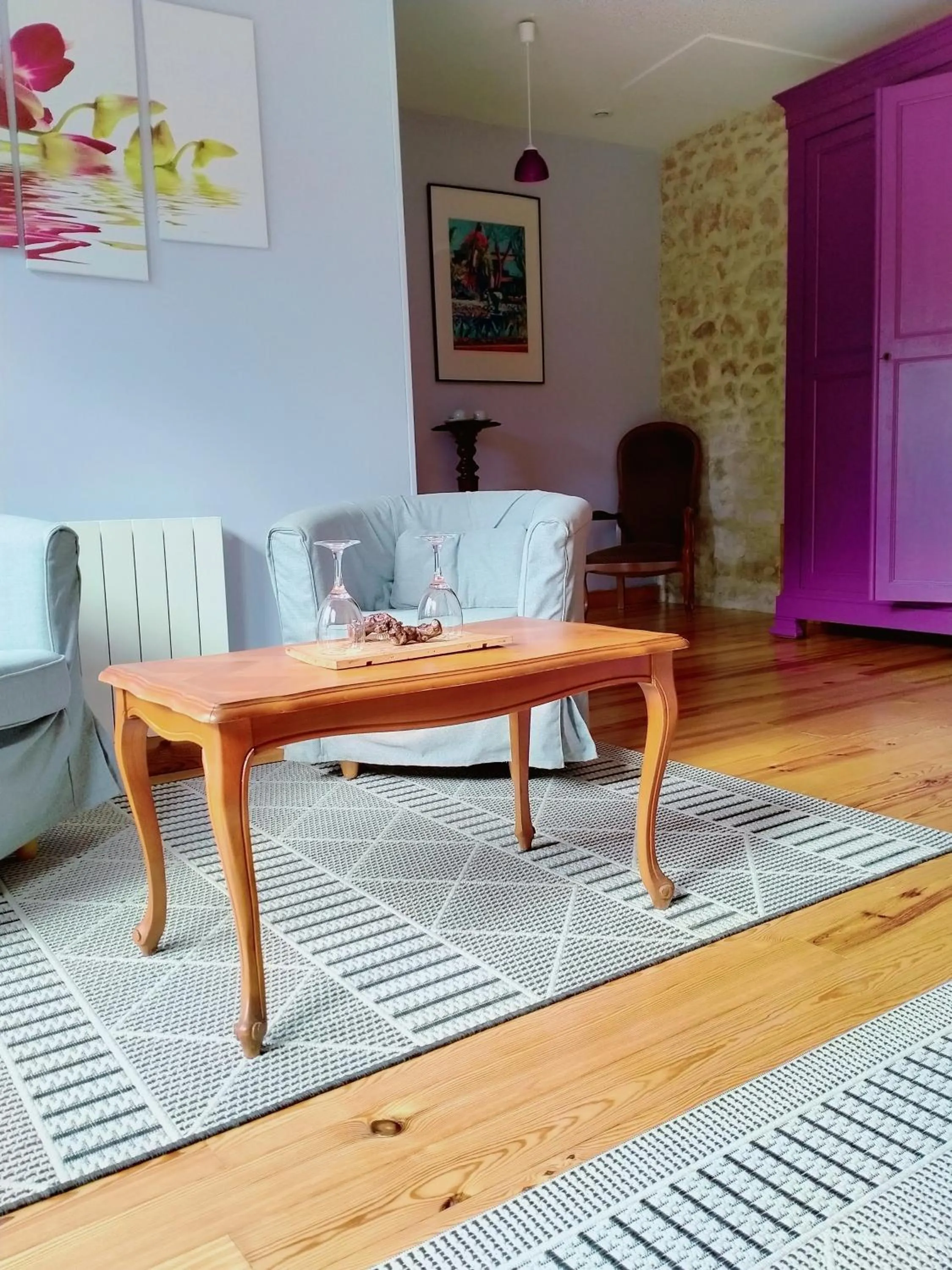 Seating area in La Cadournaise