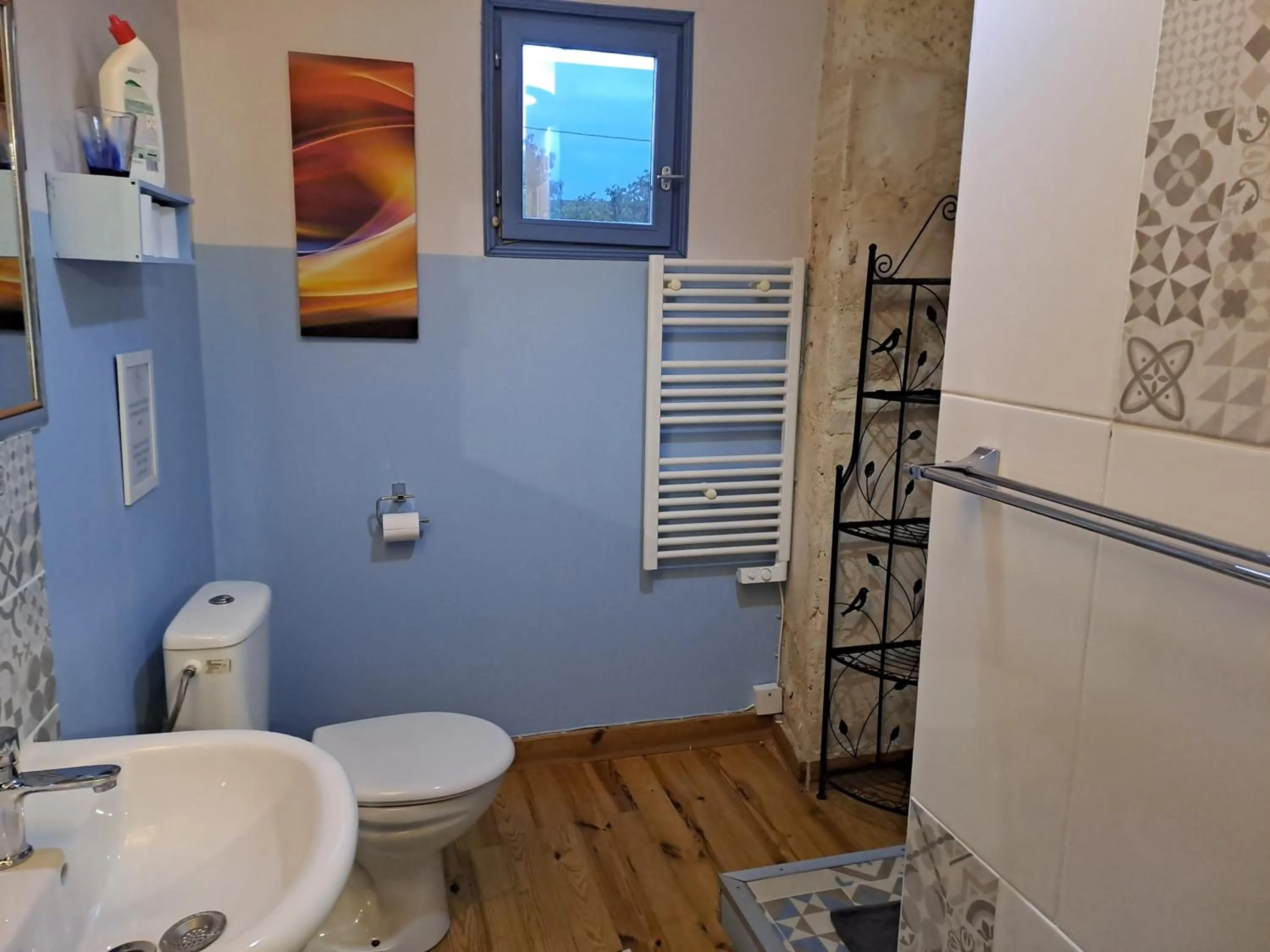 Bathroom in La Cadournaise